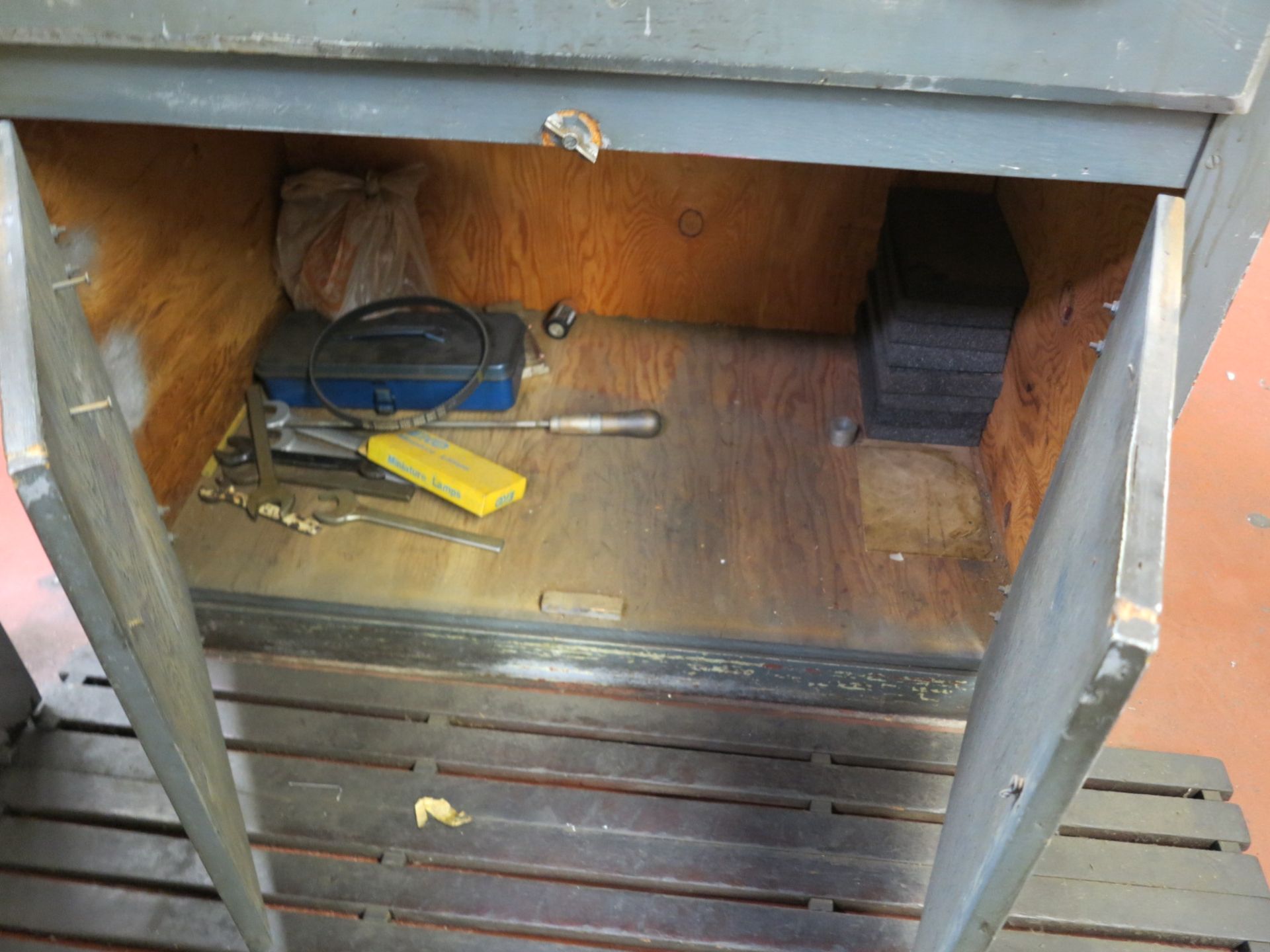 WOOD WORKTOP CABINET, W/ MINIMAL CONTENTS - Image 3 of 3