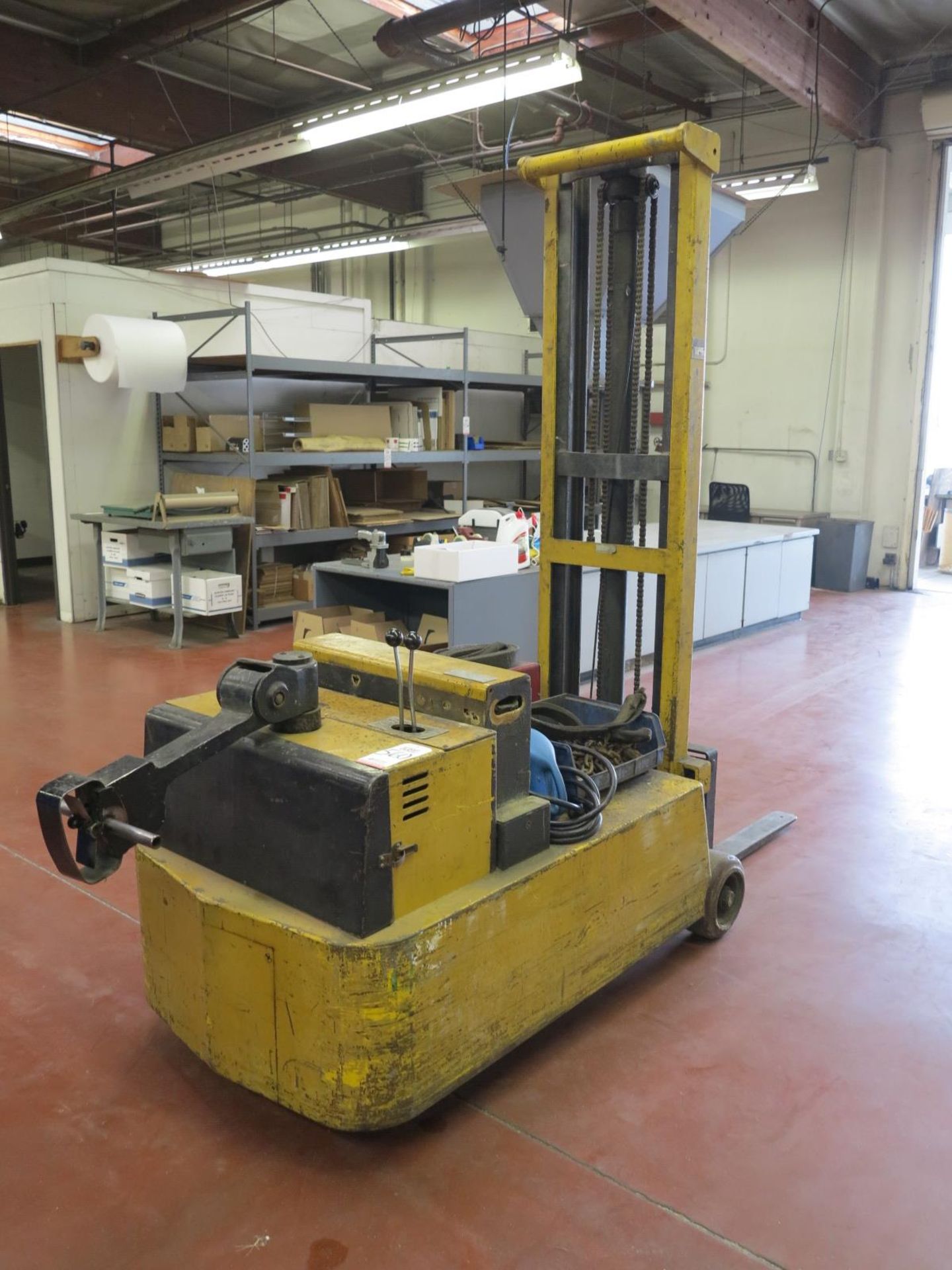 BIG JOE WALK-BEHIND ELECTRIC TILT-MAST LIFT TRUCK, MODEL PDCBT20-148, 1-TON CAPACITY, S/N 55771, - Image 2 of 3