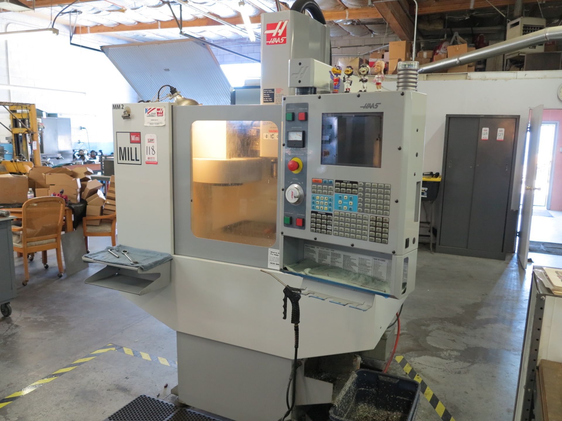 2004 HAAS MINI MILL CNC VERTICAL MILL, S/N 35025, 16" X, 12" Y, 10" Z, 36" X 12" TABLE, 10,000 RPM - Image 5 of 11