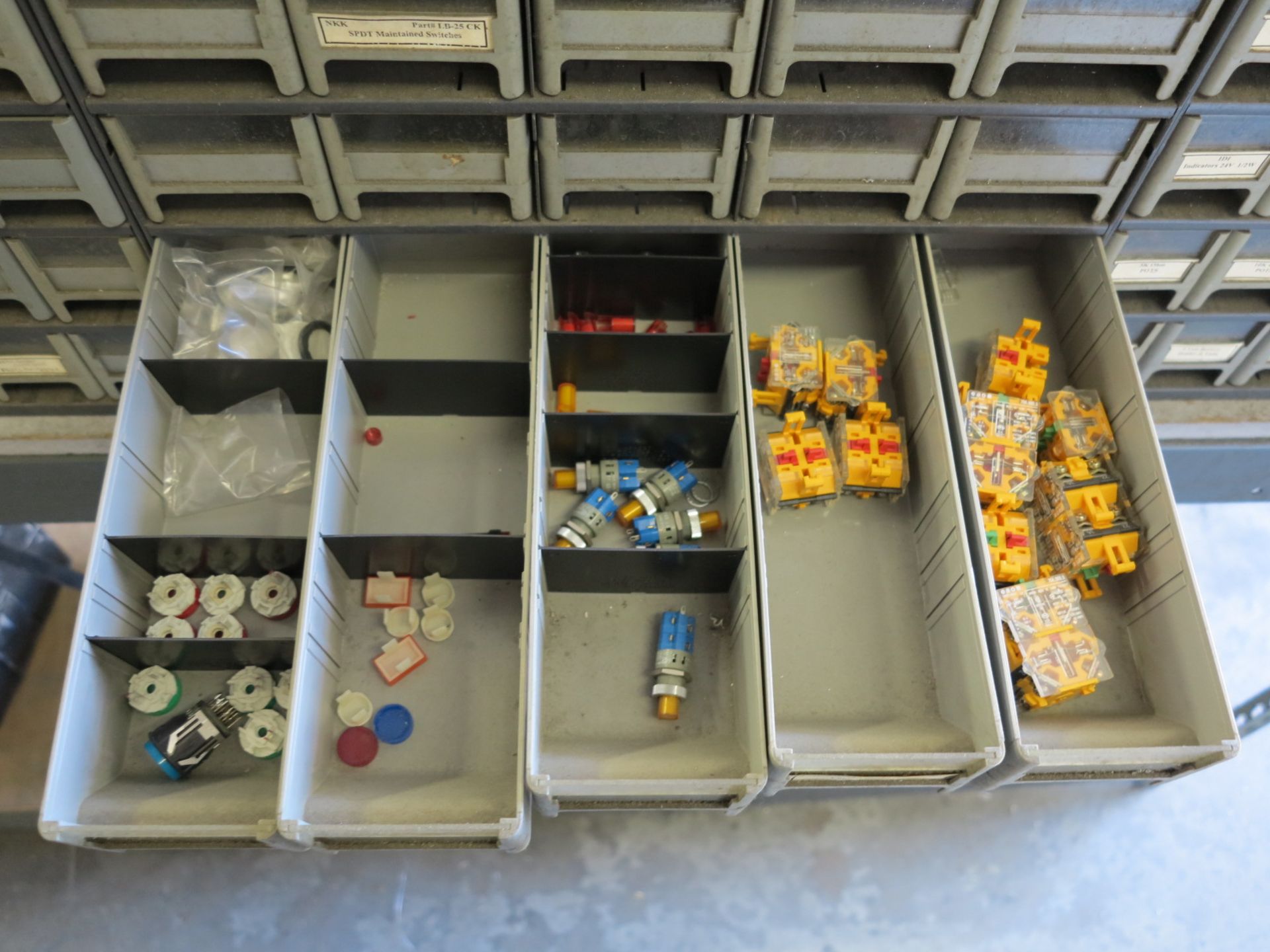 20-DRAWER PARTS BIN, W/ CONTENTS: ELECTRONIC PARTS - Image 4 of 5