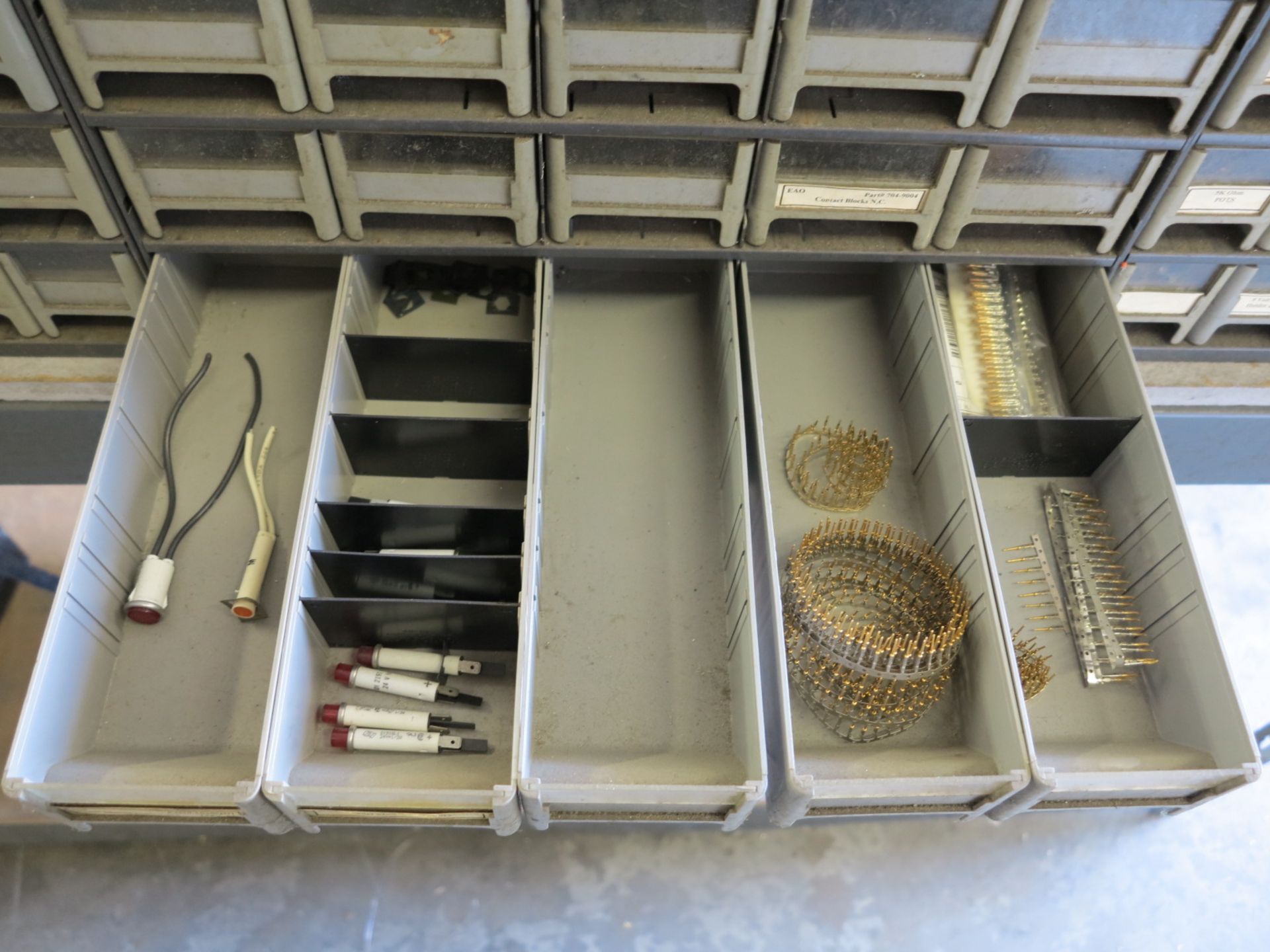 20-DRAWER PARTS BIN, W/ CONTENTS: ELECTRONIC PARTS - Image 5 of 5