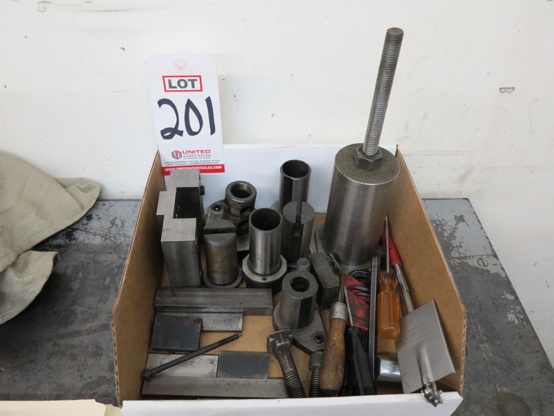 LOT - MISC LATHE TOOLING