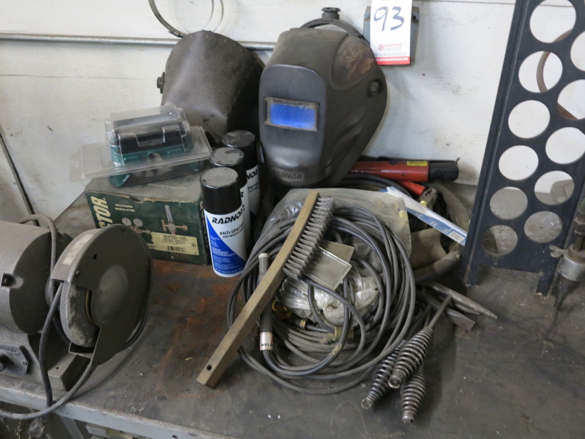 LOT - WELDING SUPPLIES: HELMETS, HAMMER, GOGGLES, REGULATOR/GAUGE AND RELATED ITEMS