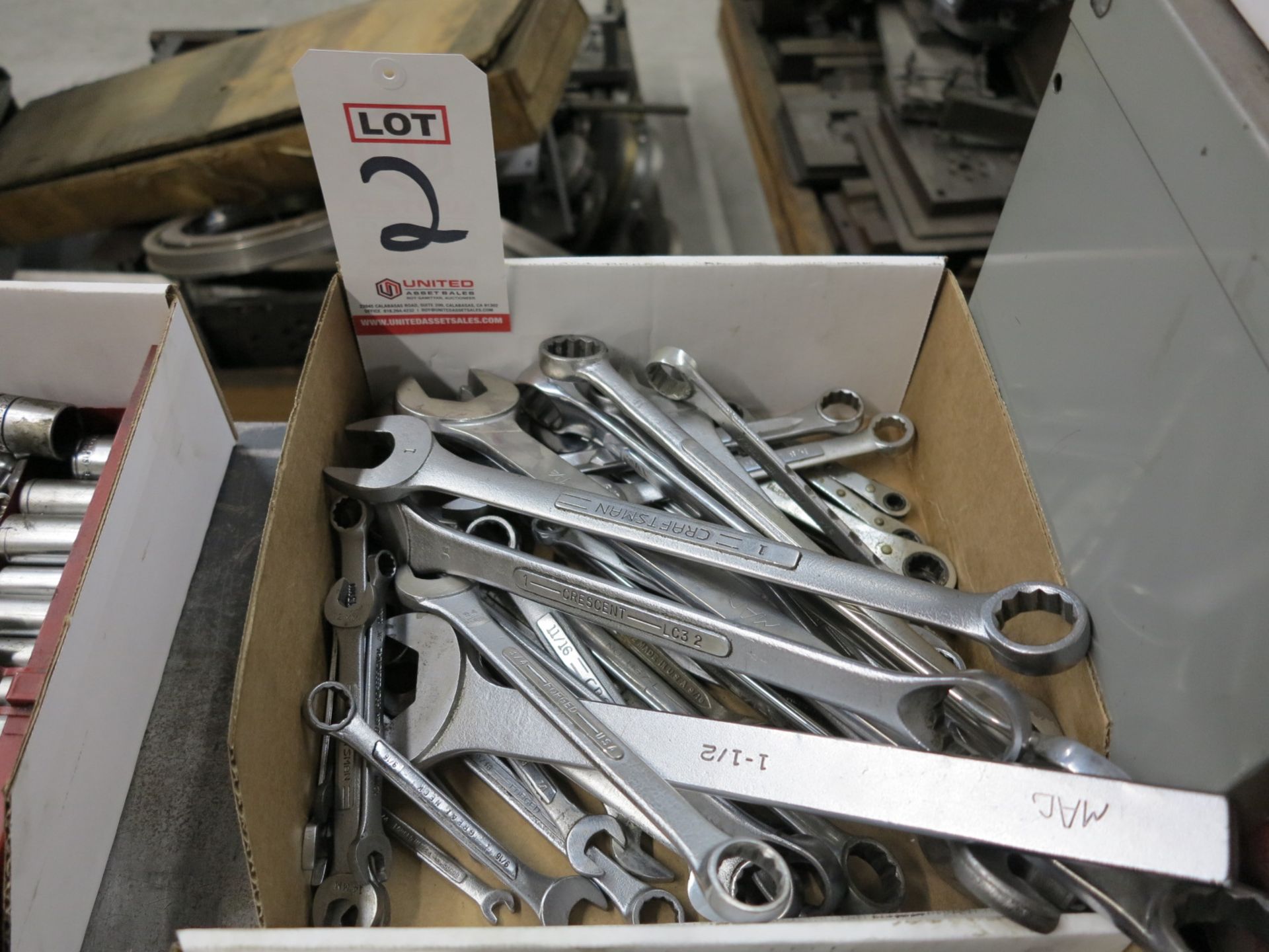 LOT - ASSORTED WRENCHES AND RATCHET WRENCHES