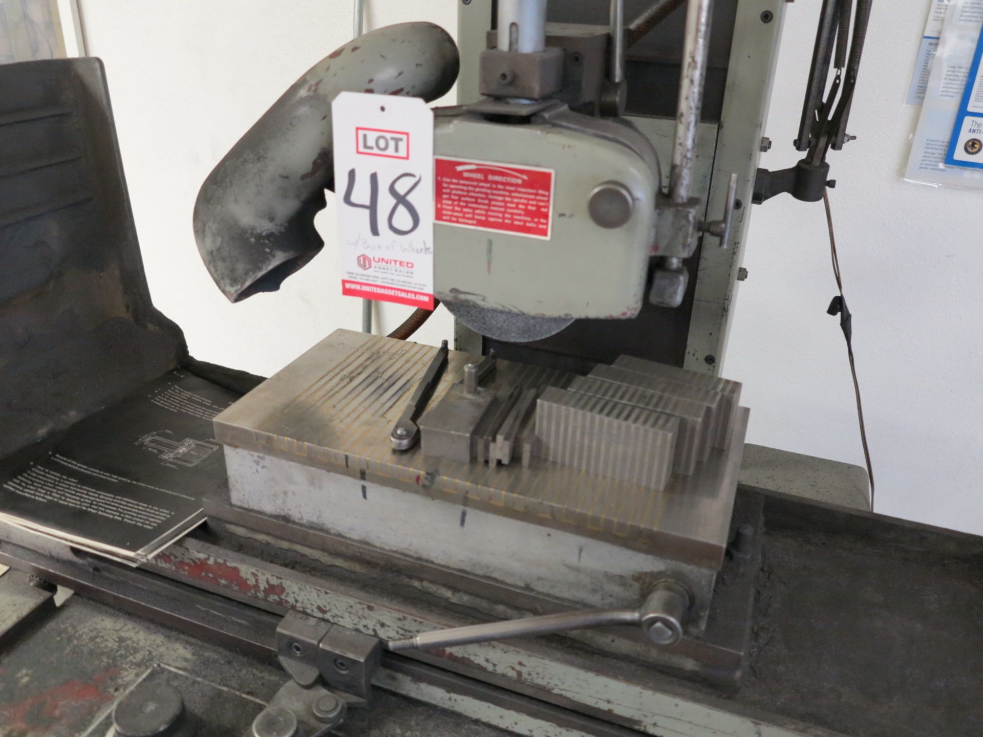 KENT SURFACE GRINDER, MODEL KGS-250H, W/ 8" X 16" MAG CHUCK AND BOX OF GRINDING WHEELS - Image 5 of 6