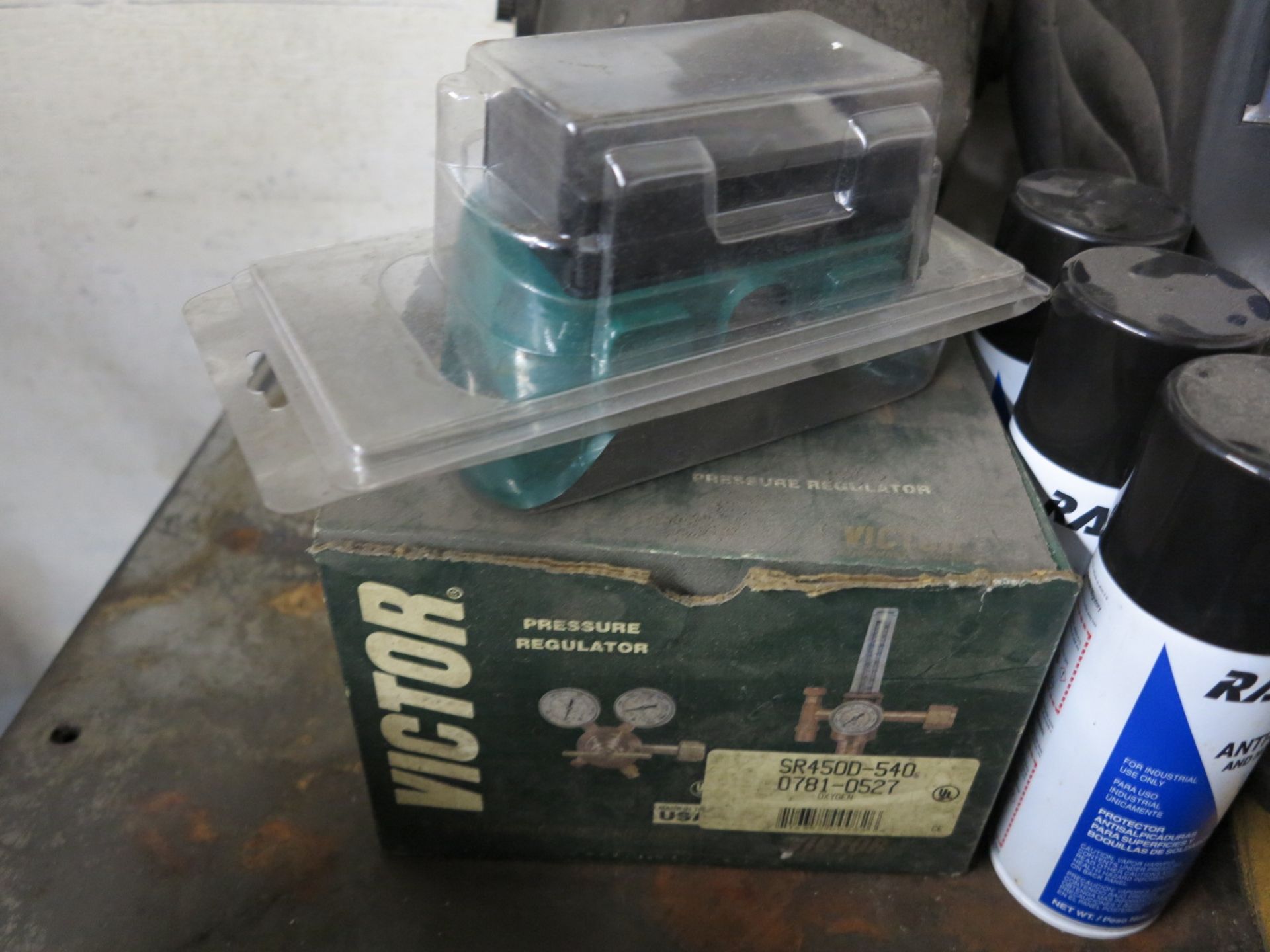 LOT - WELDING SUPPLIES: HELMETS, HAMMER, GOGGLES, REGULATOR/GAUGE AND RELATED ITEMS - Image 2 of 2