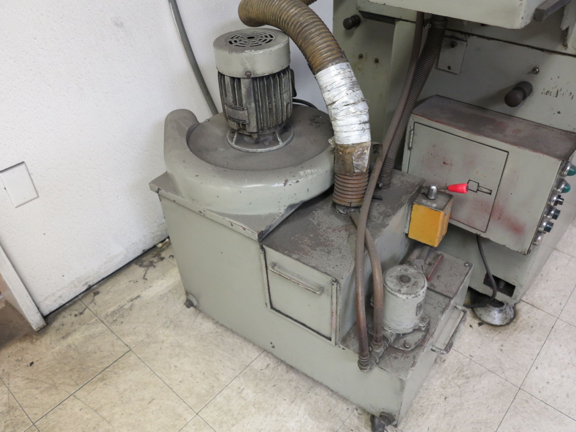 KENT SURFACE GRINDER, MODEL KGS-250H, W/ 8" X 16" MAG CHUCK AND BOX OF GRINDING WHEELS - Image 3 of 6