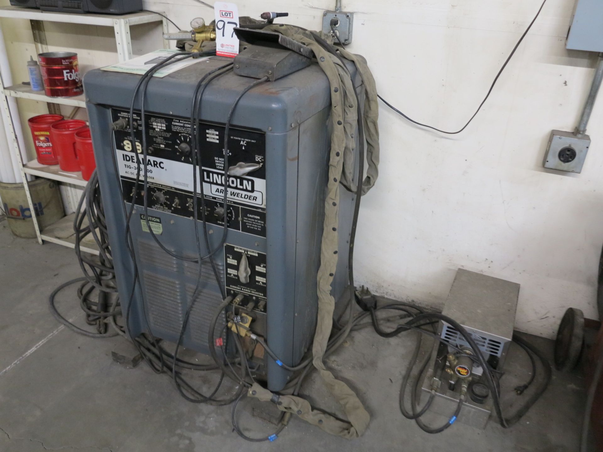 LINCOLN ARC WELDER, IDEALARC, TIG 300/300, S/N AC425465, W/ WELDTEC WATER CHILLER, HOSES AND GAUGE - Image 4 of 4