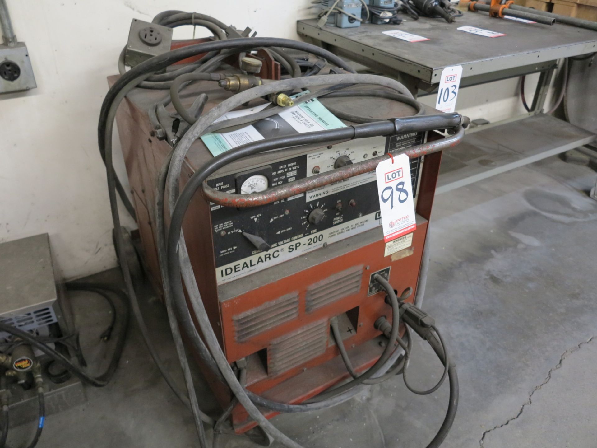 LINCOLN IDEALARC SP-200 ARC WELDER