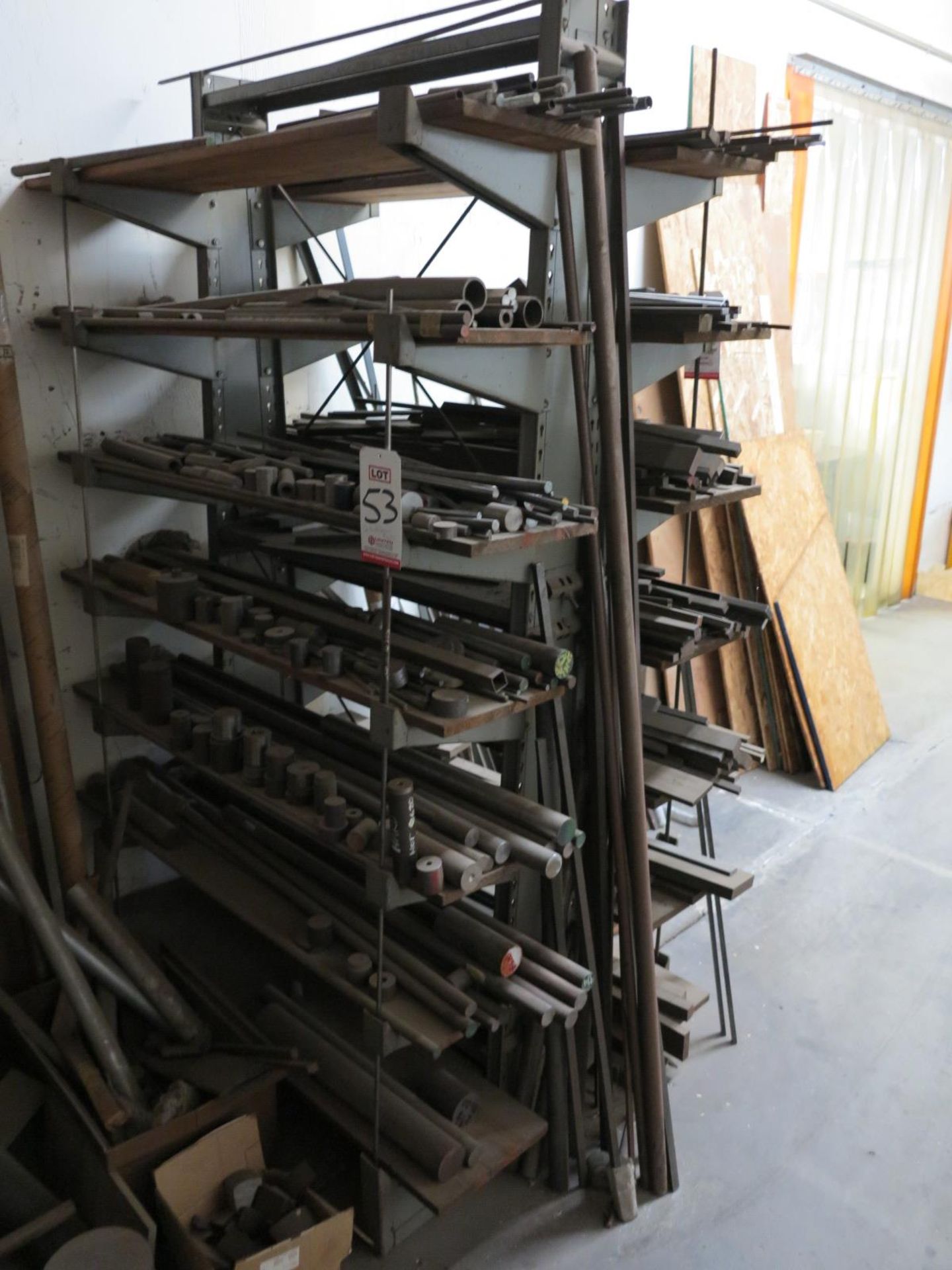 LOT - CONTENTS ONLY OF RACK: USEABLE BAR AND ROUND STOCK AND METAL ON RIGHT SIDE ON WALL - Image 4 of 5