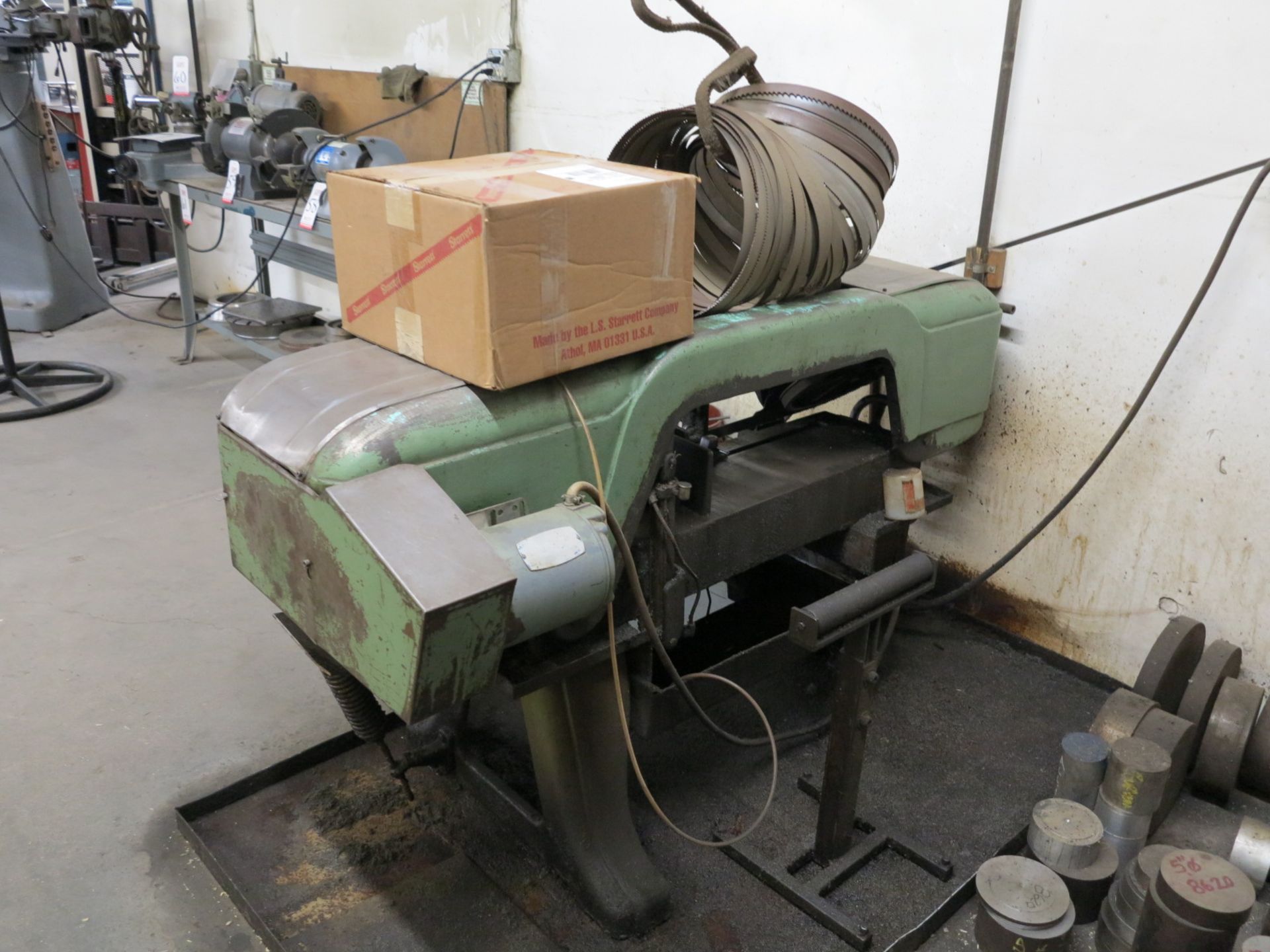 KYSOR JOHNSON HORIZONTAL BAND SAW, MODEL J, S/N H23968, W/ BOX OF NEW & USED BLADES - Image 2 of 4