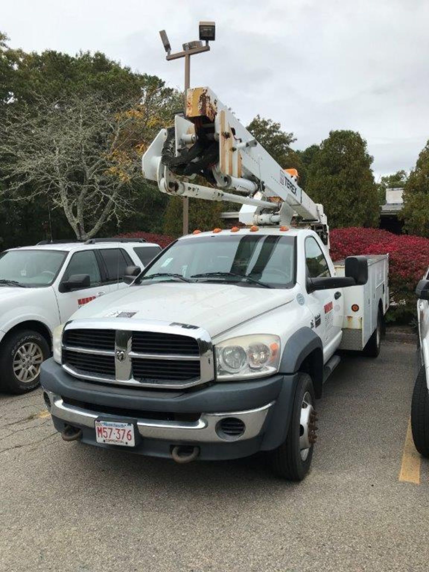 2008 DODGE RAM CHASSIS CAB 5500 SLT HEAVY DUTY BOOM TRUCK, CUMMINS 6.7 L TURBO DIESEL ENGINE, - Image 2 of 10