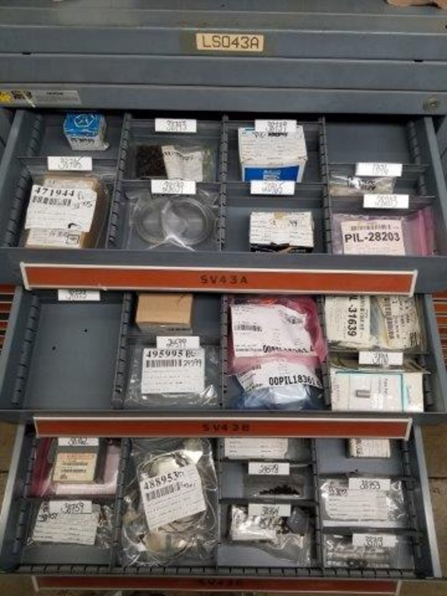 LOT - CONTENTS ONLY OF (14) VIDMAR CABINETS, CONSISTING OF ASSORTED HARDWARE, GASKETS, ELECTRICAL - Image 23 of 42