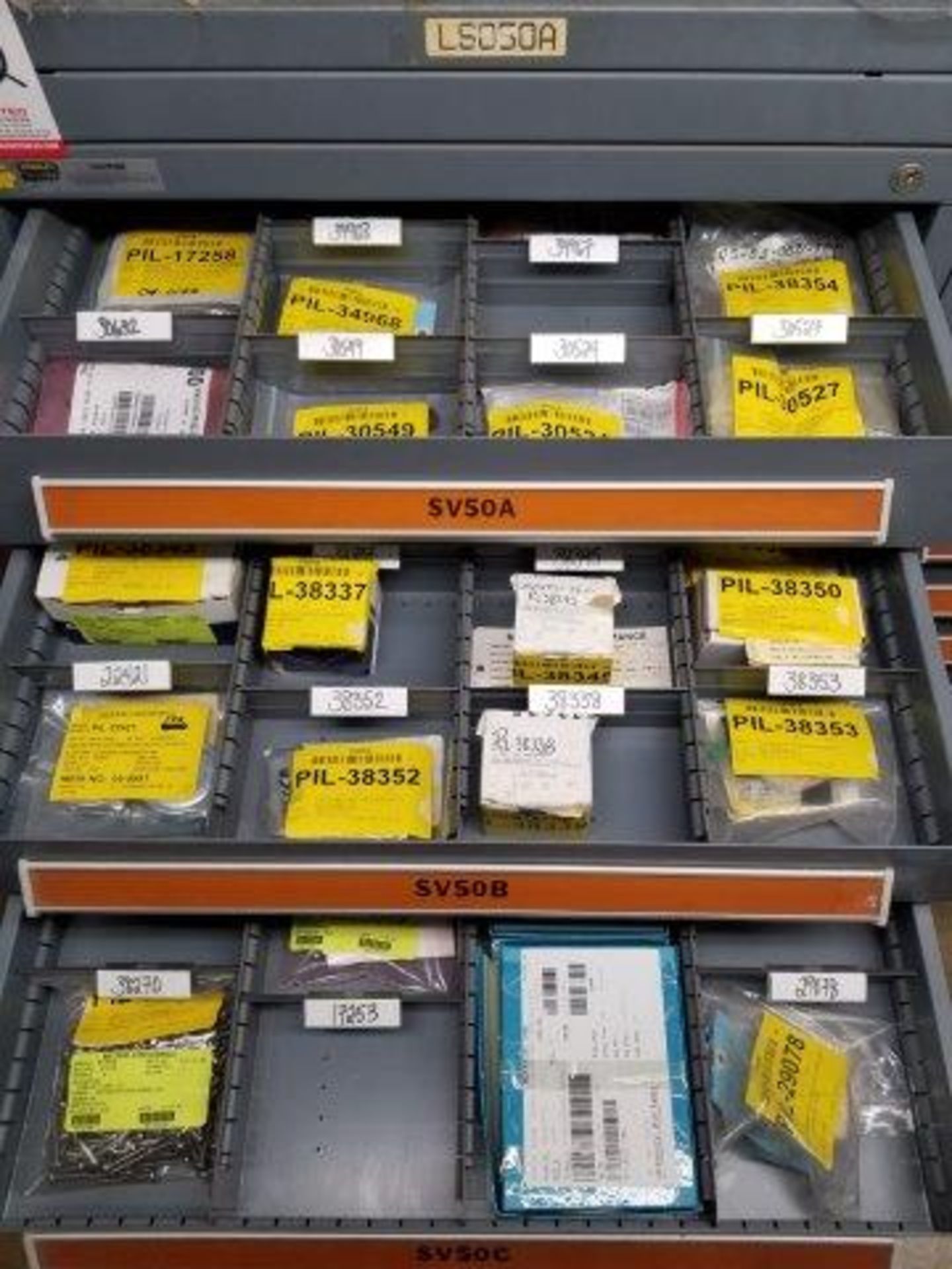 LOT - CONTENTS ONLY OF (10) VIDMAR CABINETS, CONSISTING OF ASSORTED HARDWARE, GASKETS, ELECTRICAL - Image 23 of 32