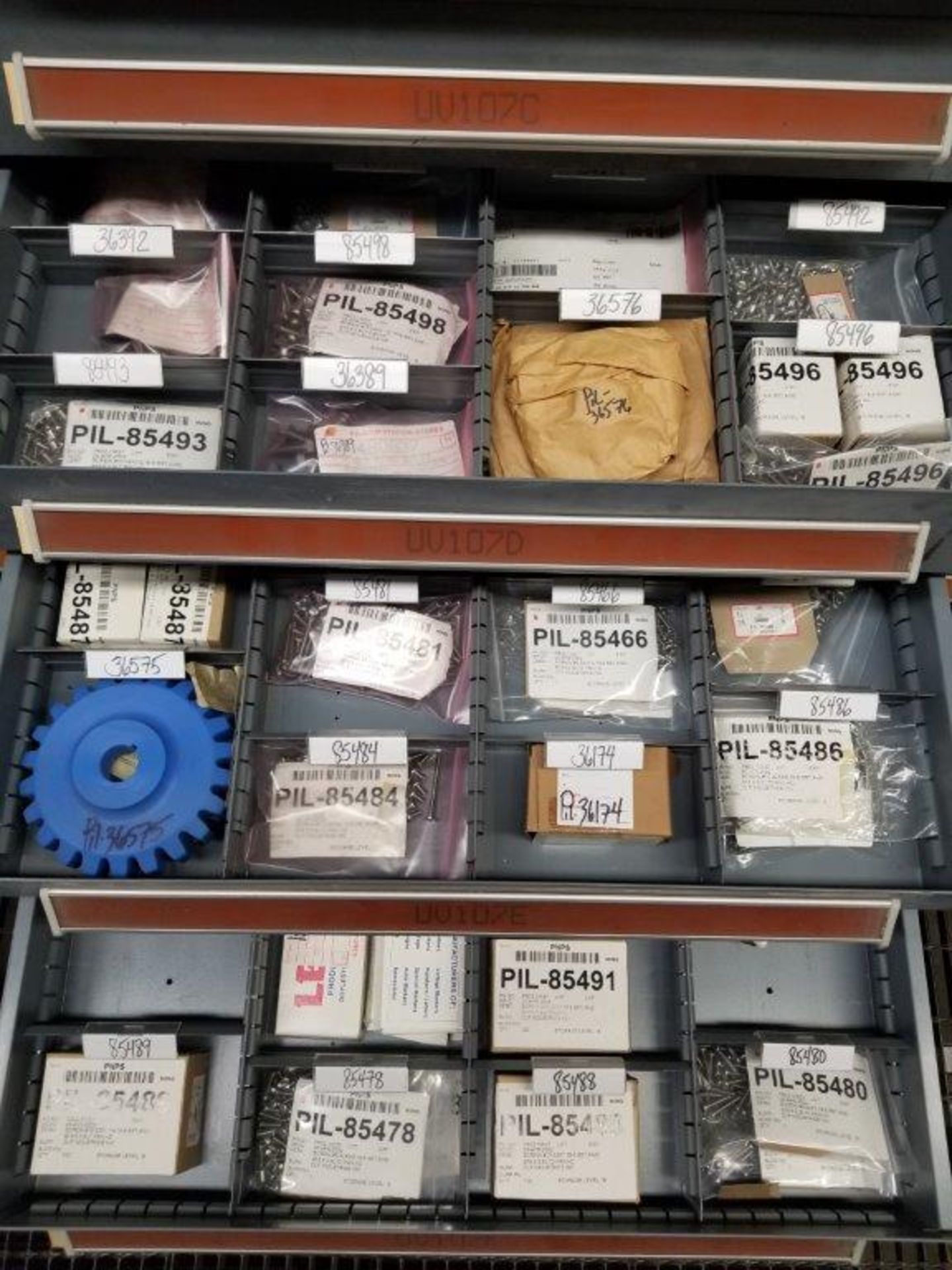 LOT - CONTENTS ONLY OF (16) VIDMAR CABINETS, CONSISTING OF ASSORTED HARDWARE, ELECTRICAL - Image 21 of 41