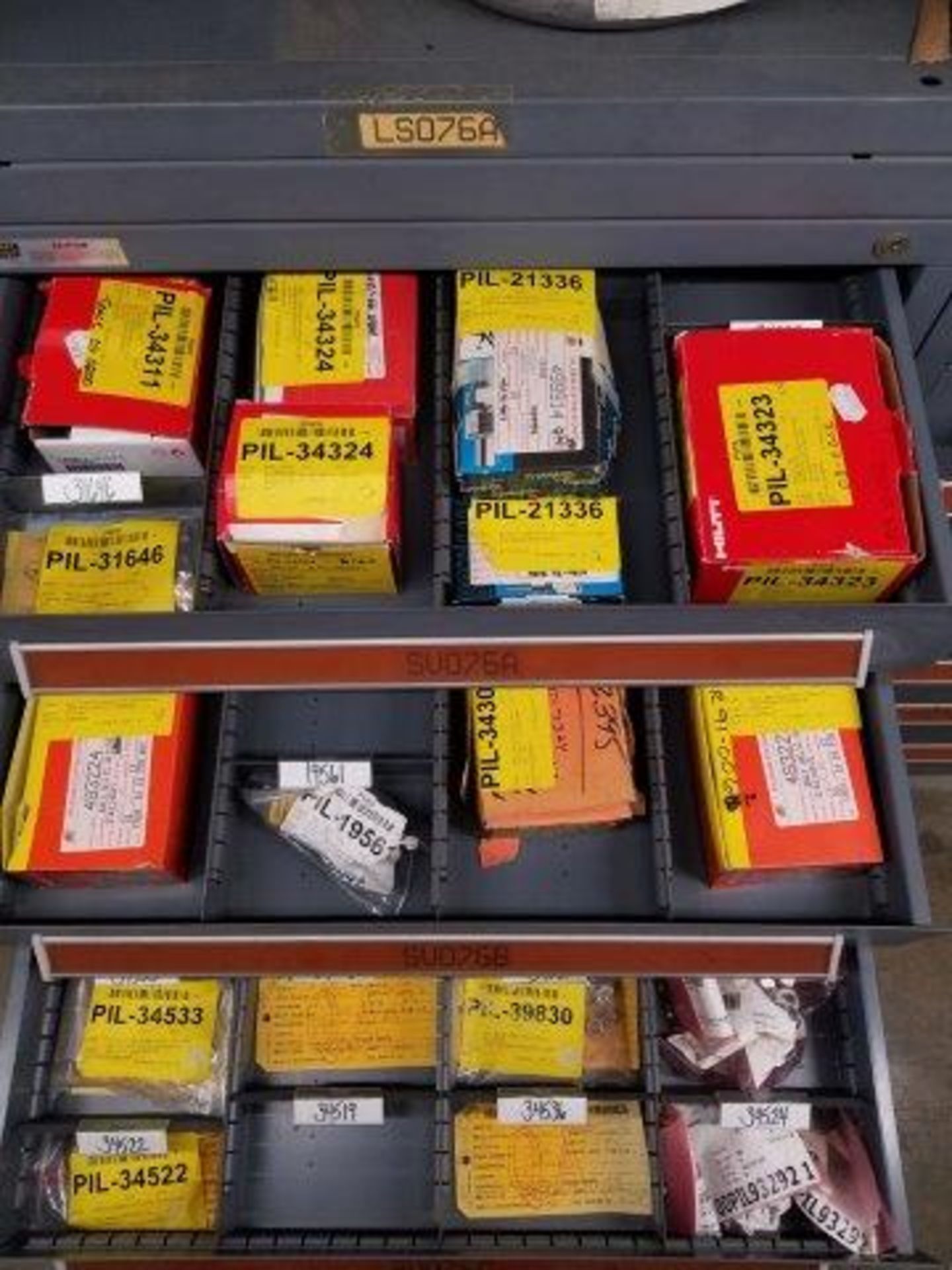 LOT - CONTENTS ONLY OF (16) VIDMAR CABINETS, CONSISTING OF ASSORTED HARDWARE, ELECTRICAL - Image 24 of 52