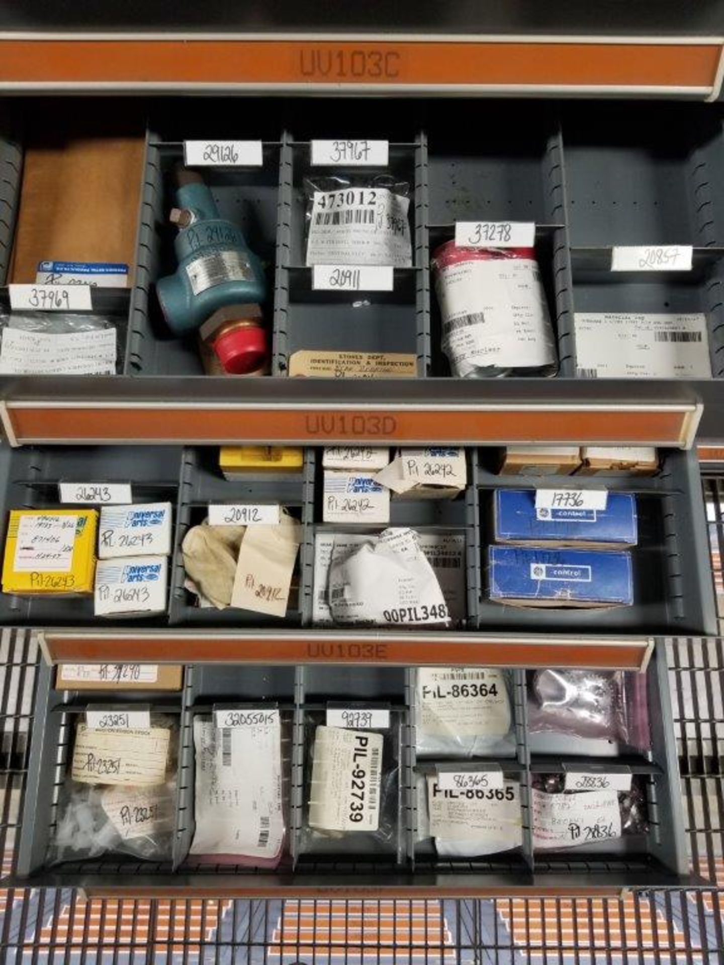 LOT - CONTENTS ONLY OF (16) VIDMAR CABINETS, CONSISTING OF ASSORTED HARDWARE, ELECTRICAL - Image 8 of 41
