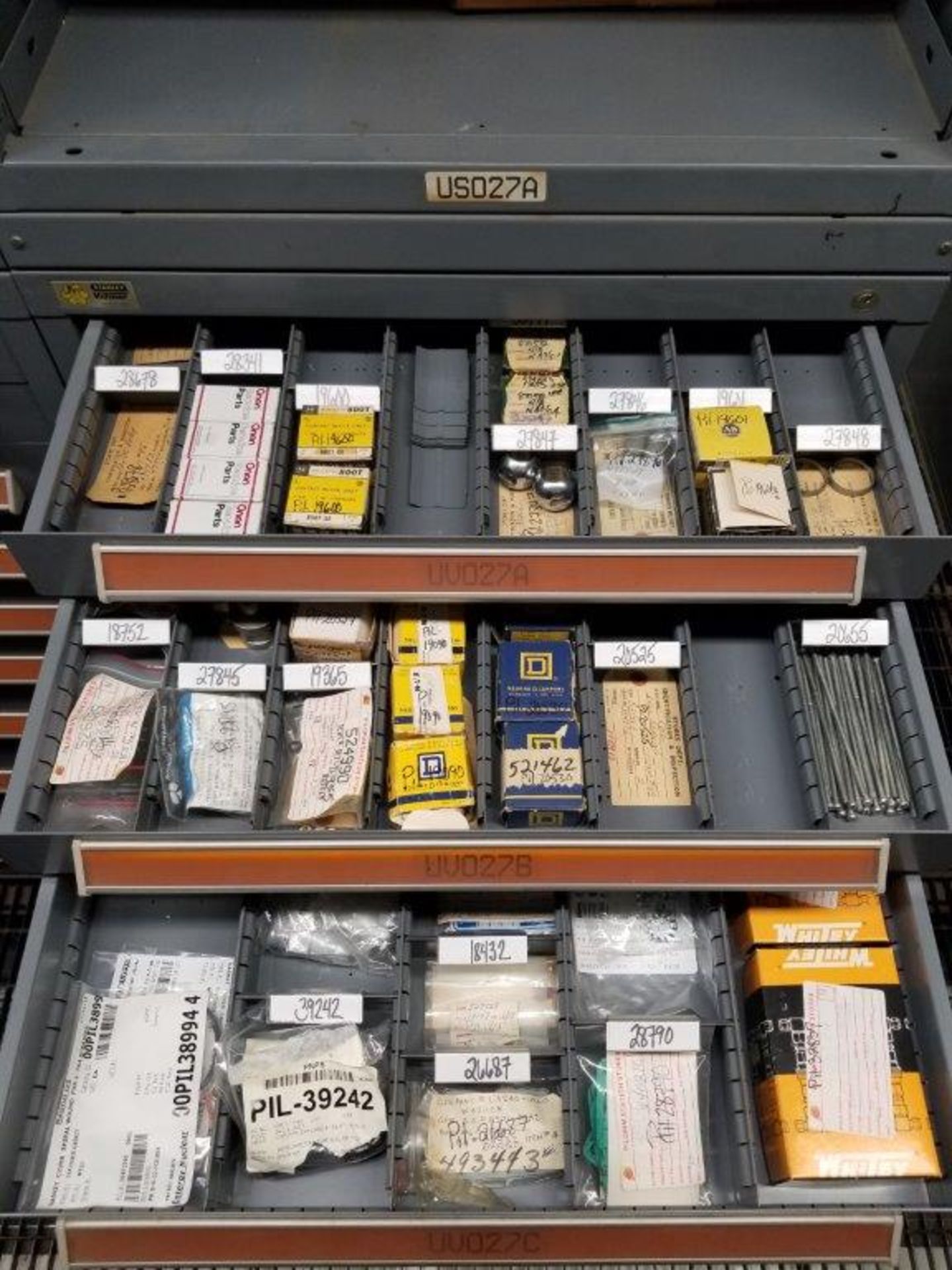 LOT - CONTENTS ONLY OF (17) VIDMAR CABINETS, CONSISTING OF ASSORTED HARDWARE, ELECTRICAL - Image 35 of 43