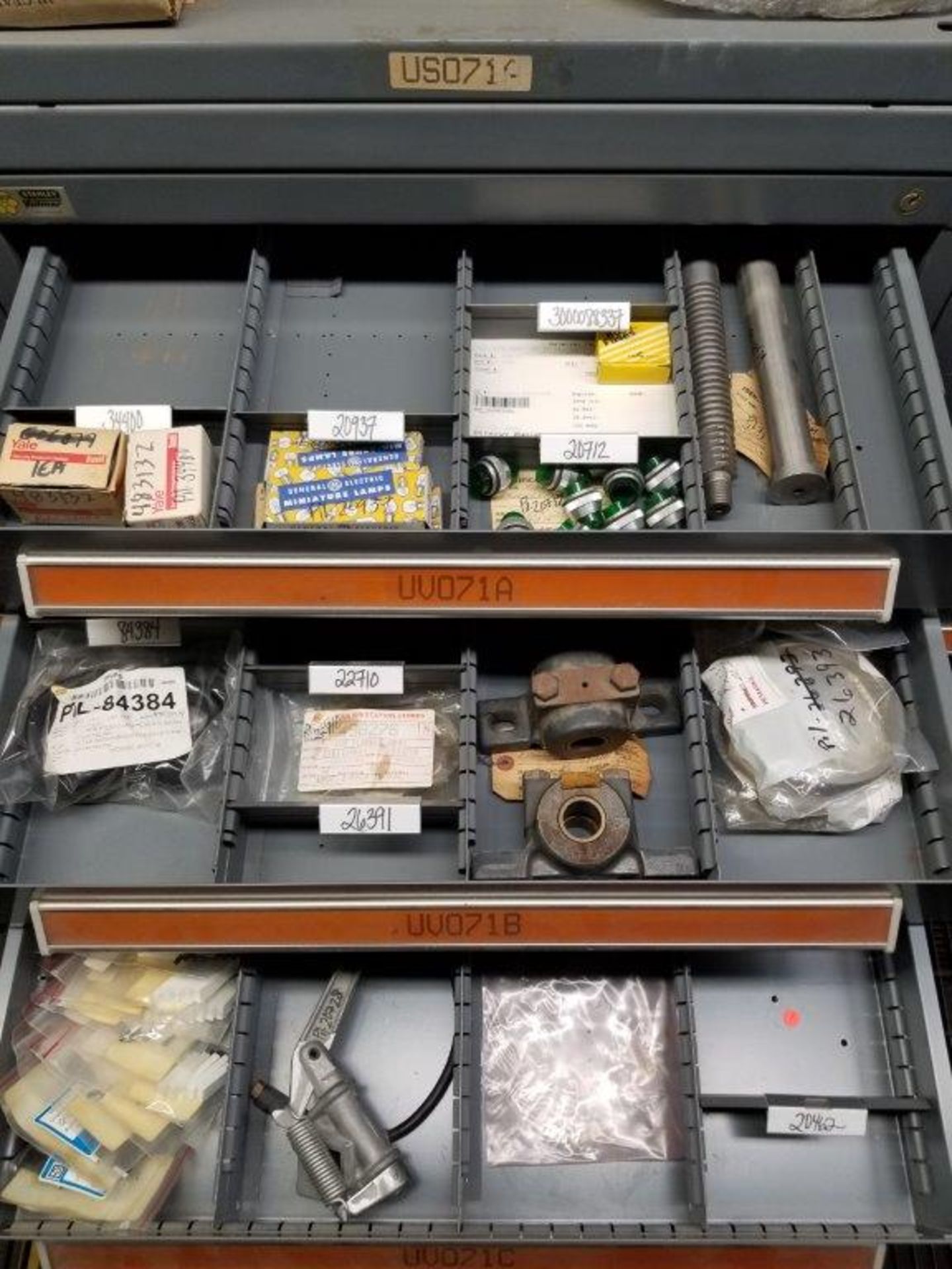 LOT - CONTENTS ONLY OF (16) VIDMAR CABINETS, CONSISTING OF ASSORTED HARDWARE, ELECTRICAL - Image 29 of 41