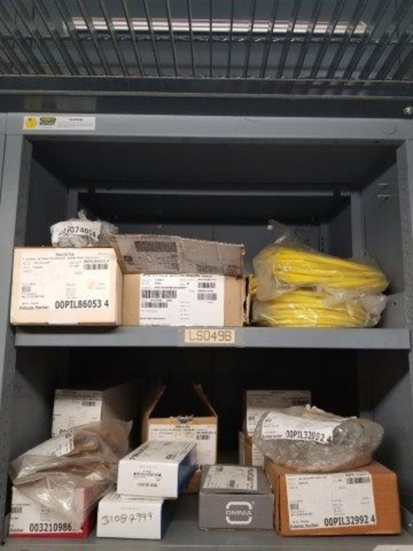 LOT - CONTENTS ONLY OF (10) VIDMAR CABINETS, CONSISTING OF ASSORTED HARDWARE, GASKETS, ELECTRICAL - Image 17 of 32