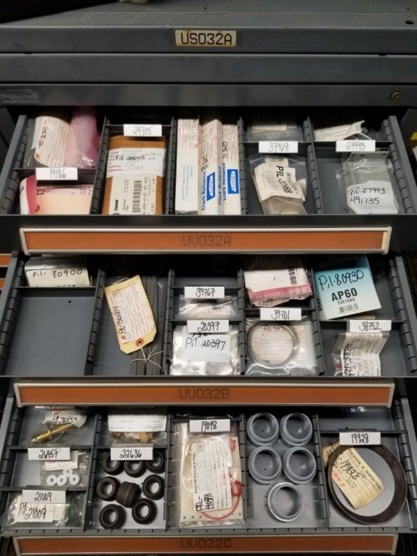 LOT - CONTENTS ONLY OF (14) VIDMAR CABINETS, CONSISTING OF ASSORTED HARDWARE, ELECTRICAL - Image 10 of 48