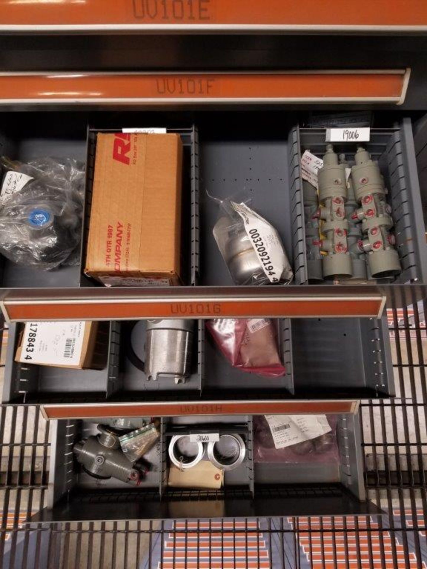 LOT - CONTENTS ONLY OF (16) VIDMAR CABINETS, CONSISTING OF ASSORTED HARDWARE, ELECTRICAL - Image 4 of 41