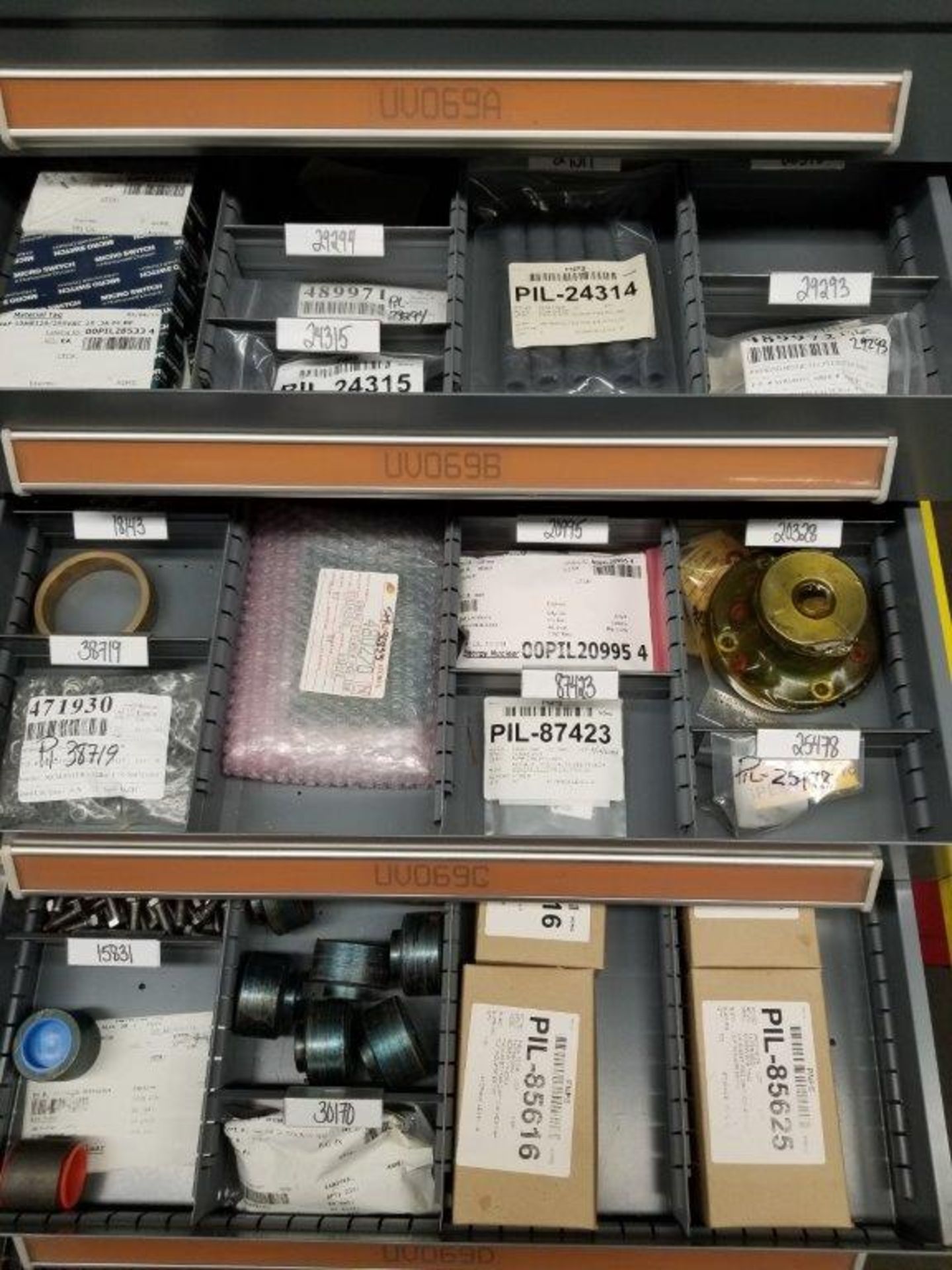 LOT - CONTENTS ONLY OF (14) VIDMAR CABINETS, CONSISTING OF ASSORTED HARDWARE, ELECTRICAL - Image 46 of 48