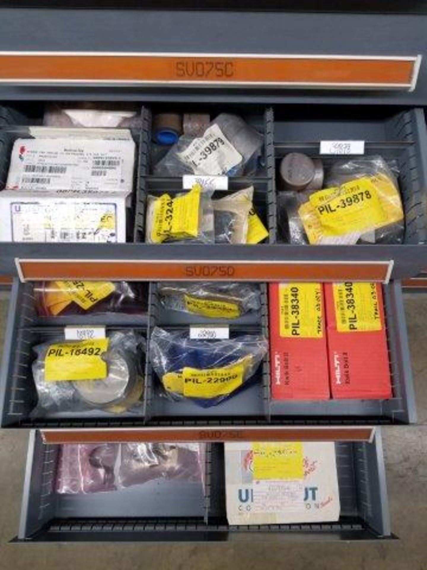 LOT - CONTENTS ONLY OF (16) VIDMAR CABINETS, CONSISTING OF ASSORTED HARDWARE, ELECTRICAL - Image 21 of 52