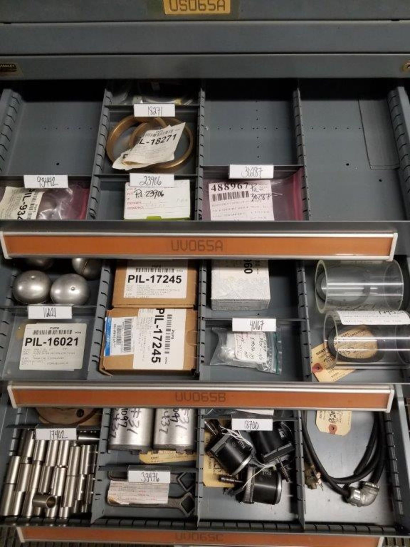 LOT - CONTENTS ONLY OF (14) VIDMAR CABINETS, CONSISTING OF ASSORTED HARDWARE, ELECTRICAL - Image 34 of 48