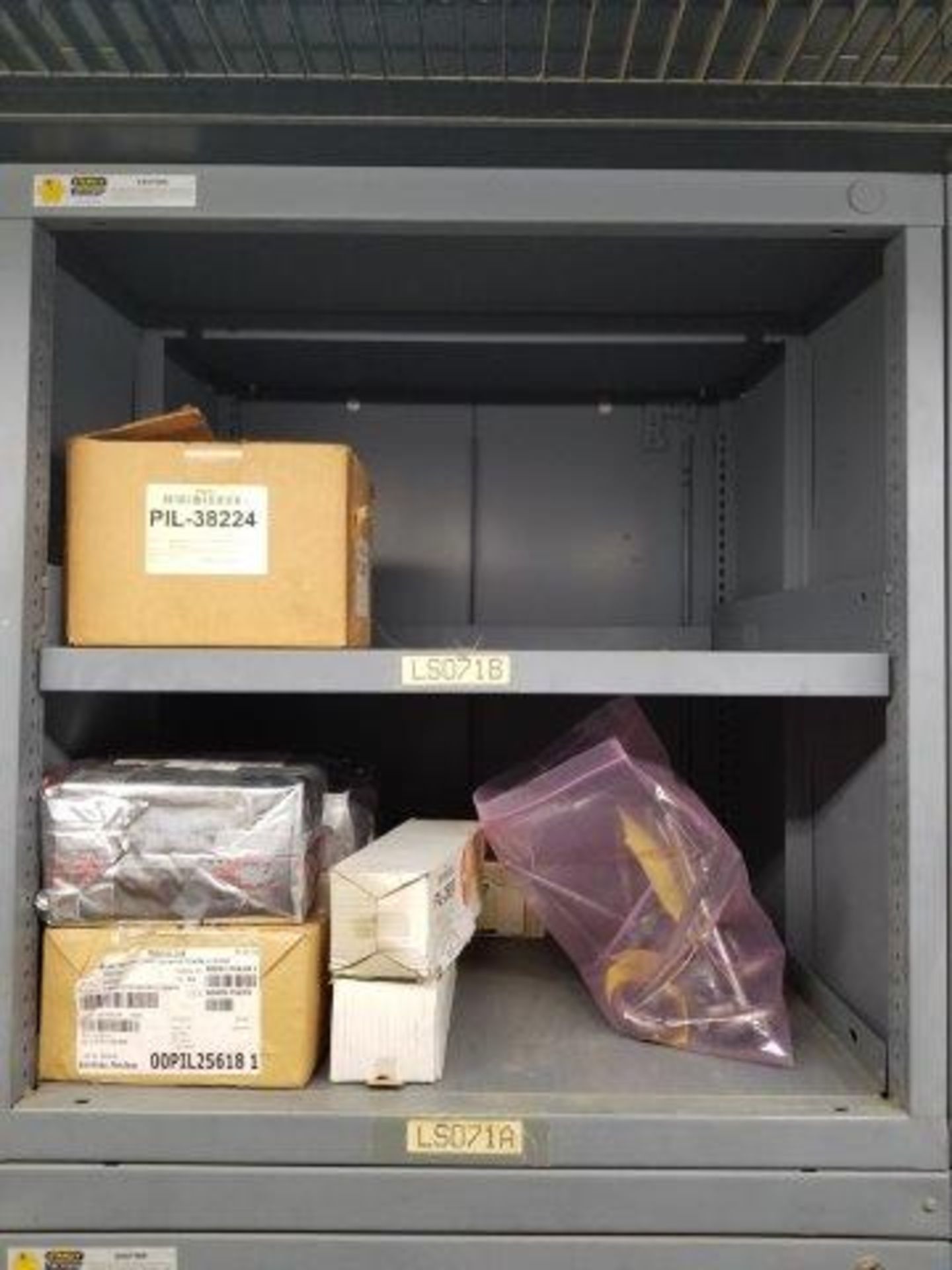 LOT - CONTENTS ONLY OF (16) VIDMAR CABINETS, CONSISTING OF ASSORTED HARDWARE, ELECTRICAL - Image 5 of 52