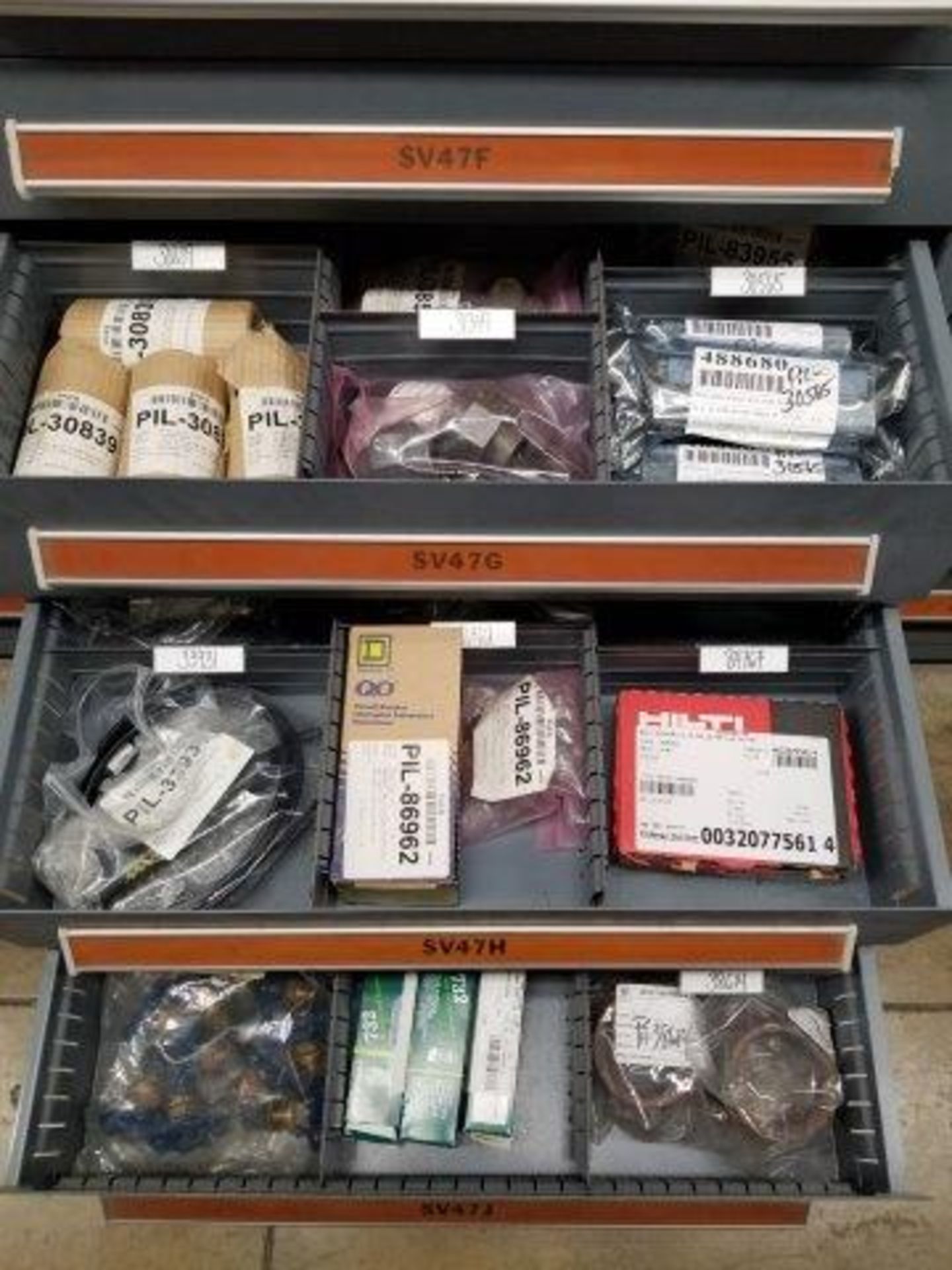 LOT - CONTENTS ONLY OF (10) VIDMAR CABINETS, CONSISTING OF ASSORTED HARDWARE, GASKETS, ELECTRICAL - Image 12 of 32