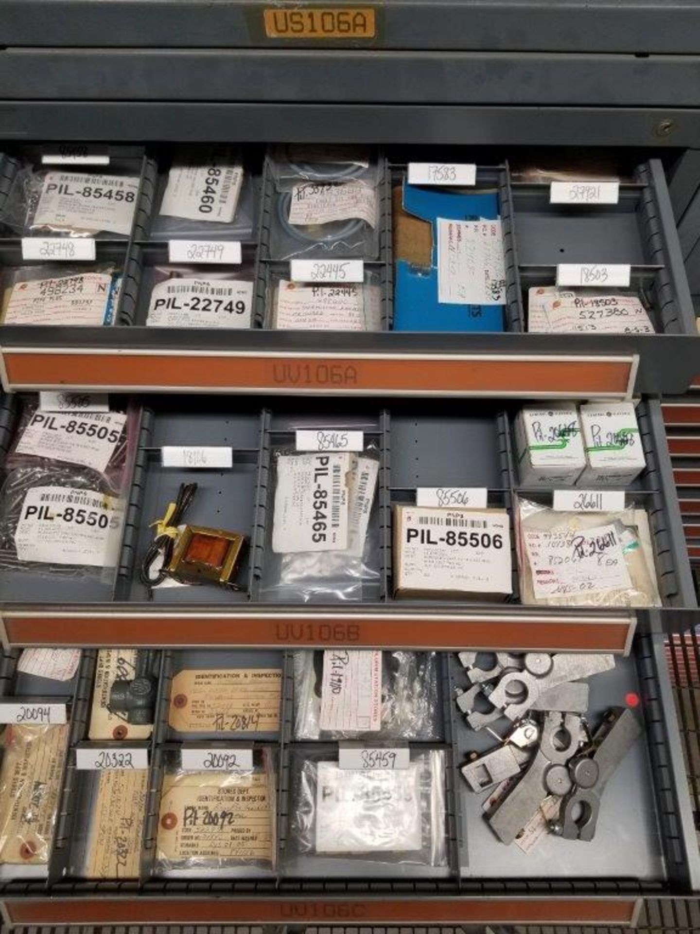 LOT - CONTENTS ONLY OF (16) VIDMAR CABINETS, CONSISTING OF ASSORTED HARDWARE, ELECTRICAL - Image 16 of 41