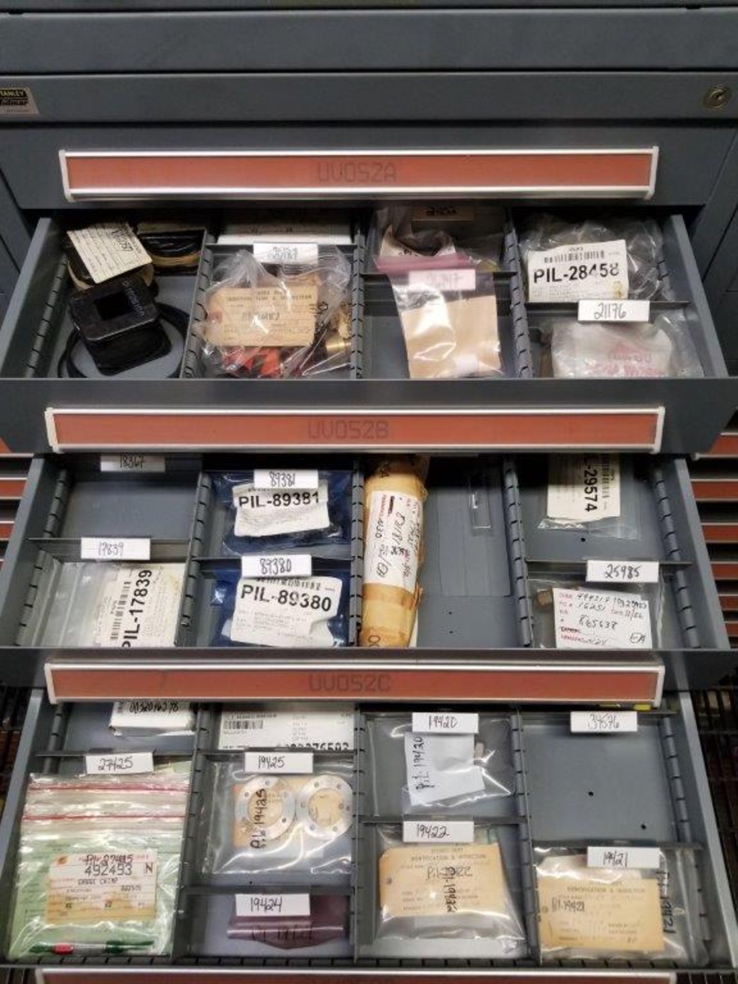 LOT - CONTENTS ONLY OF (10) VIDMAR CABINETS, CONSISTING OF ASSORTED HARDWARE, ELECTRICAL - Image 25 of 33