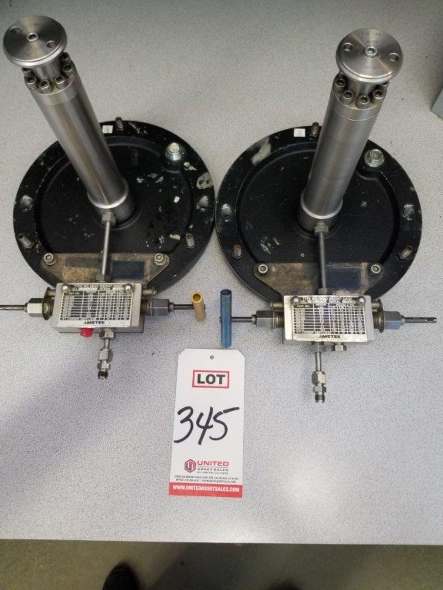 LOT - (2) AMETEK MODEL WG209 AMEK TYPE WG DEAD WEIGHT GAGES (LOCATION: M&TE LAB)