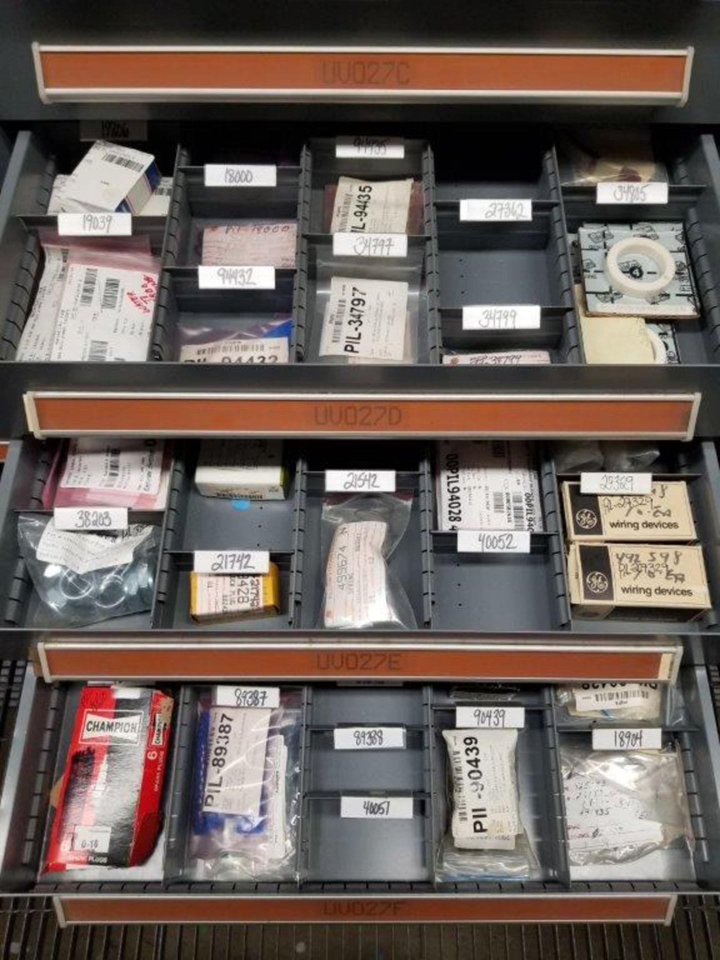 LOT - CONTENTS ONLY OF (17) VIDMAR CABINETS, CONSISTING OF ASSORTED HARDWARE, ELECTRICAL - Image 36 of 43