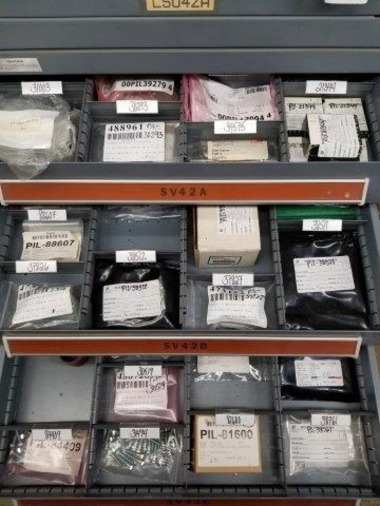 LOT - CONTENTS ONLY OF (14) VIDMAR CABINETS, CONSISTING OF ASSORTED HARDWARE, GASKETS, ELECTRICAL - Image 19 of 42