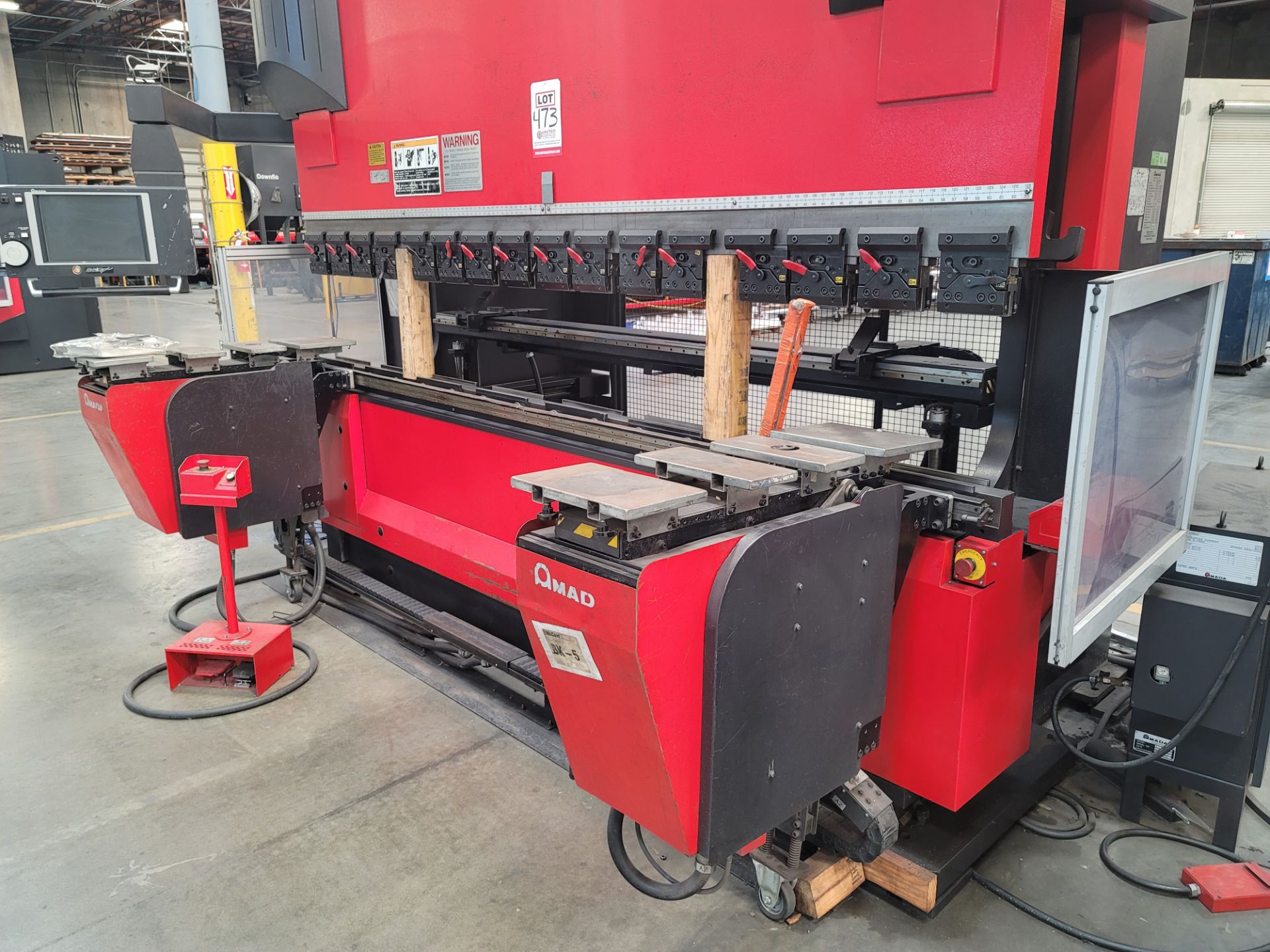 2010 AMADA HDS-1303NT 143 TON X 3 METER SERVO HYDRAULIC CNC PRESS BRAKE, 127" MAX BEND LENGTH, - Image 5 of 13