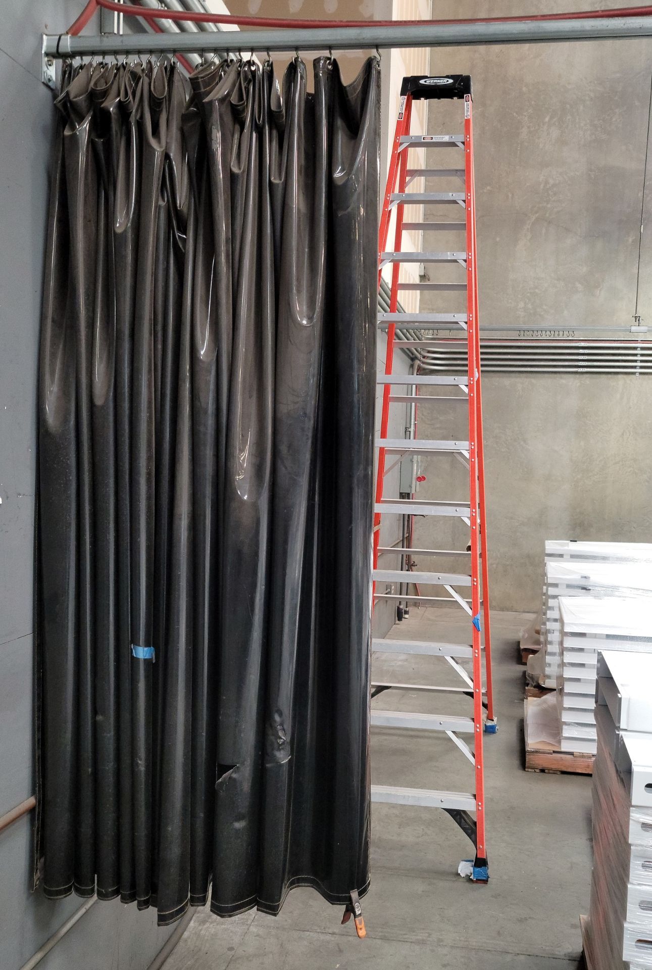 LOT - OVERHEAD WELDING CURTAIN SYSTEM, INCLUDES (2) SELF-RETRACTING AIR HOSE REELS, NO ELECTRICAL