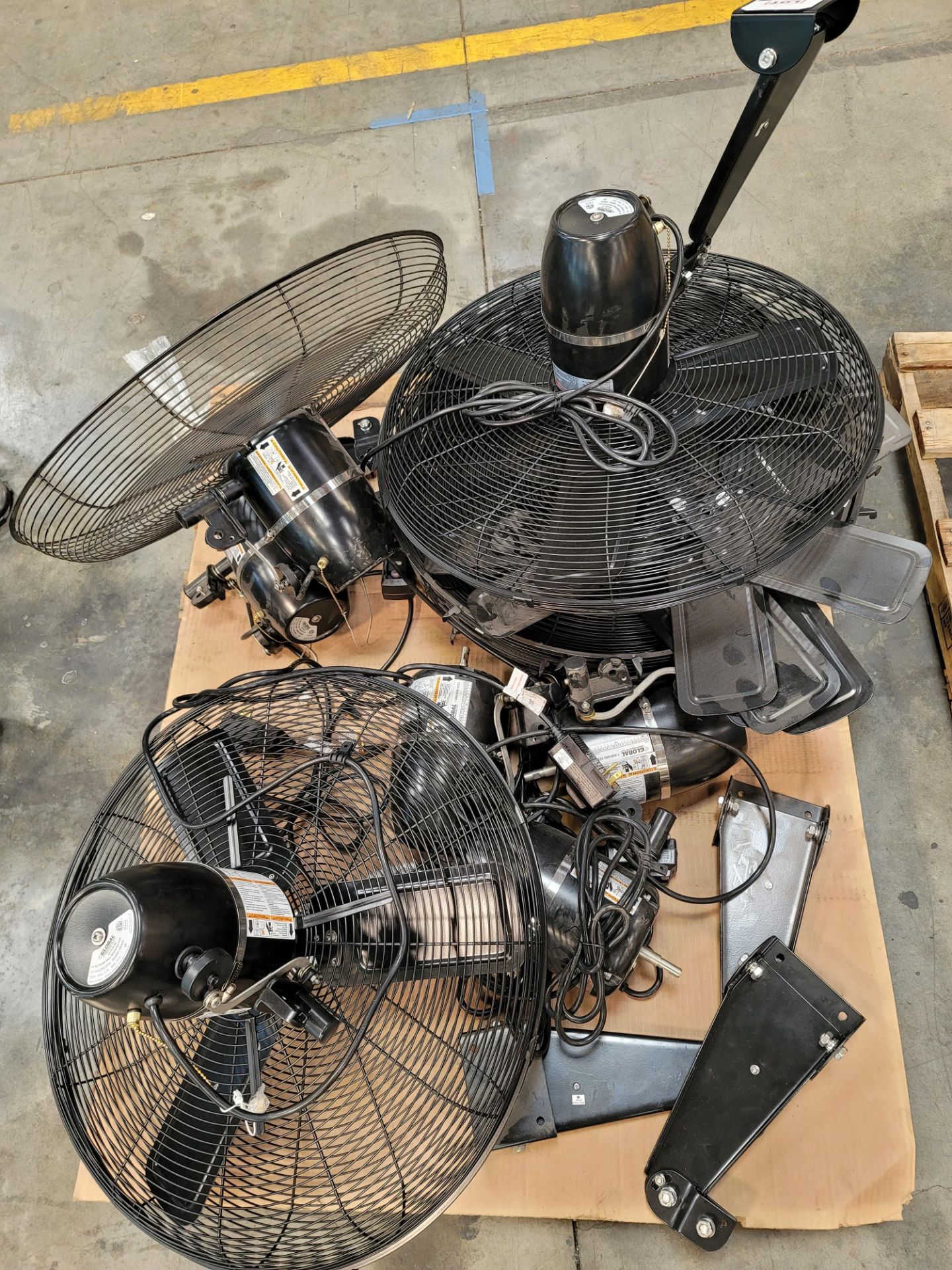 LOT - PALLET OF INDUSTRIAL WALL FANS, NEW