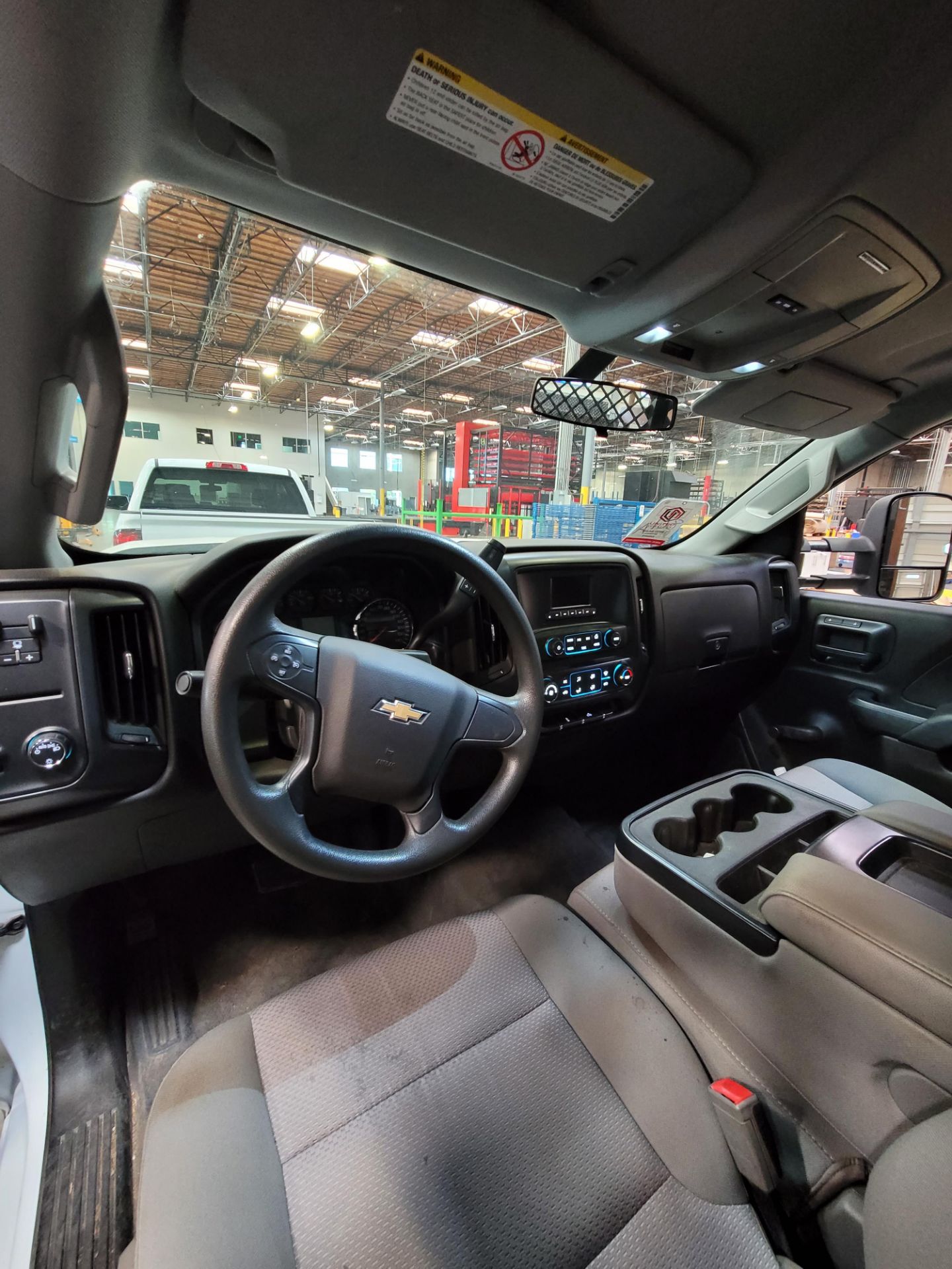 2016 CHEVROLET SILVERADO 3500 HD 13' STAKE BED TRUCK W/ TOMMY LIFT LIFTGATE, GASOLINE, 27,975 MILES, - Image 9 of 15