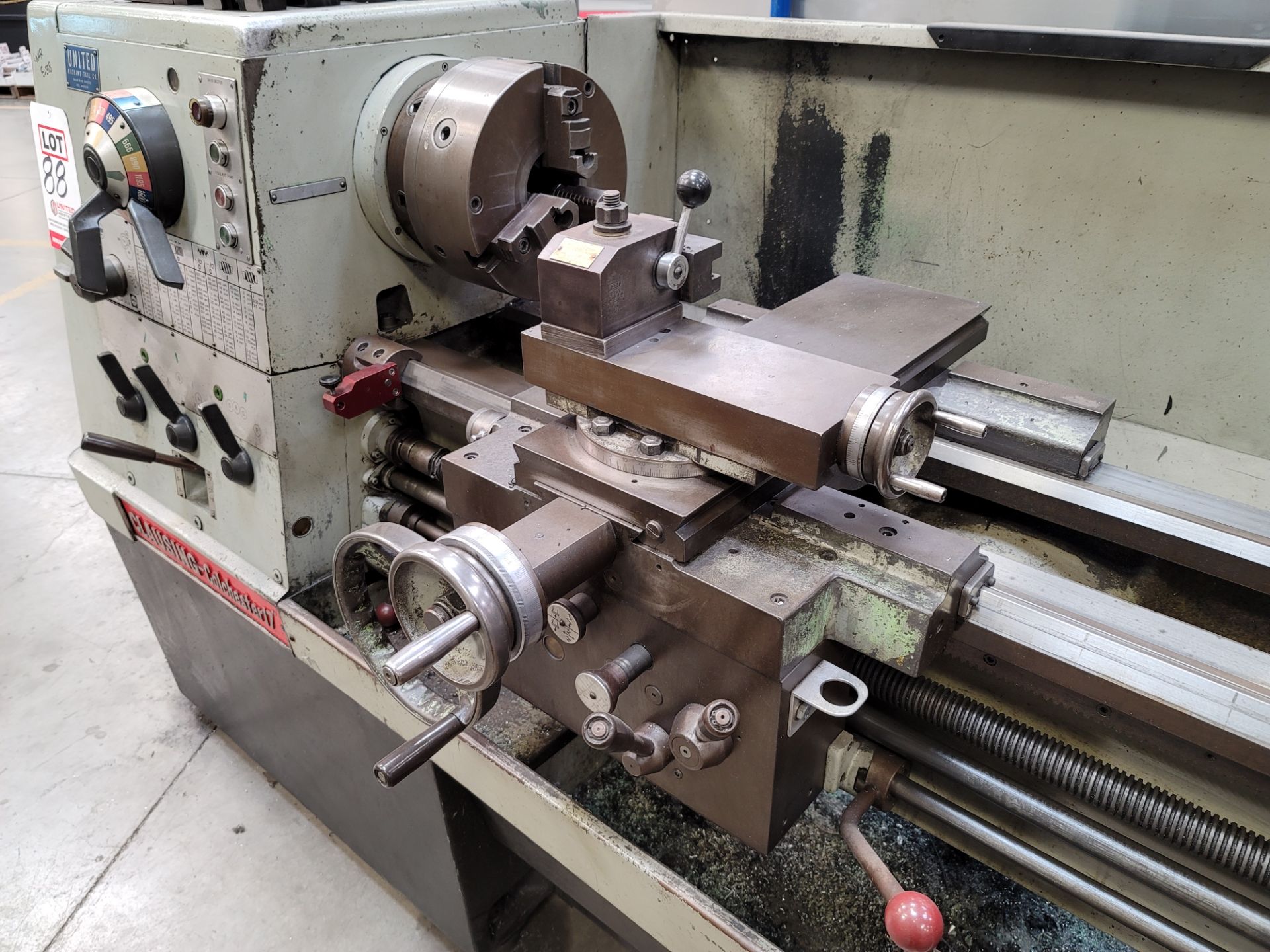 CLAUSING COLCHESTER 17" X 60" LATHE, 11" 3-JAW CHUCK, TAILSTOCK, STEADY REST, COMES W/ WOOD CRATE OF - Image 5 of 6