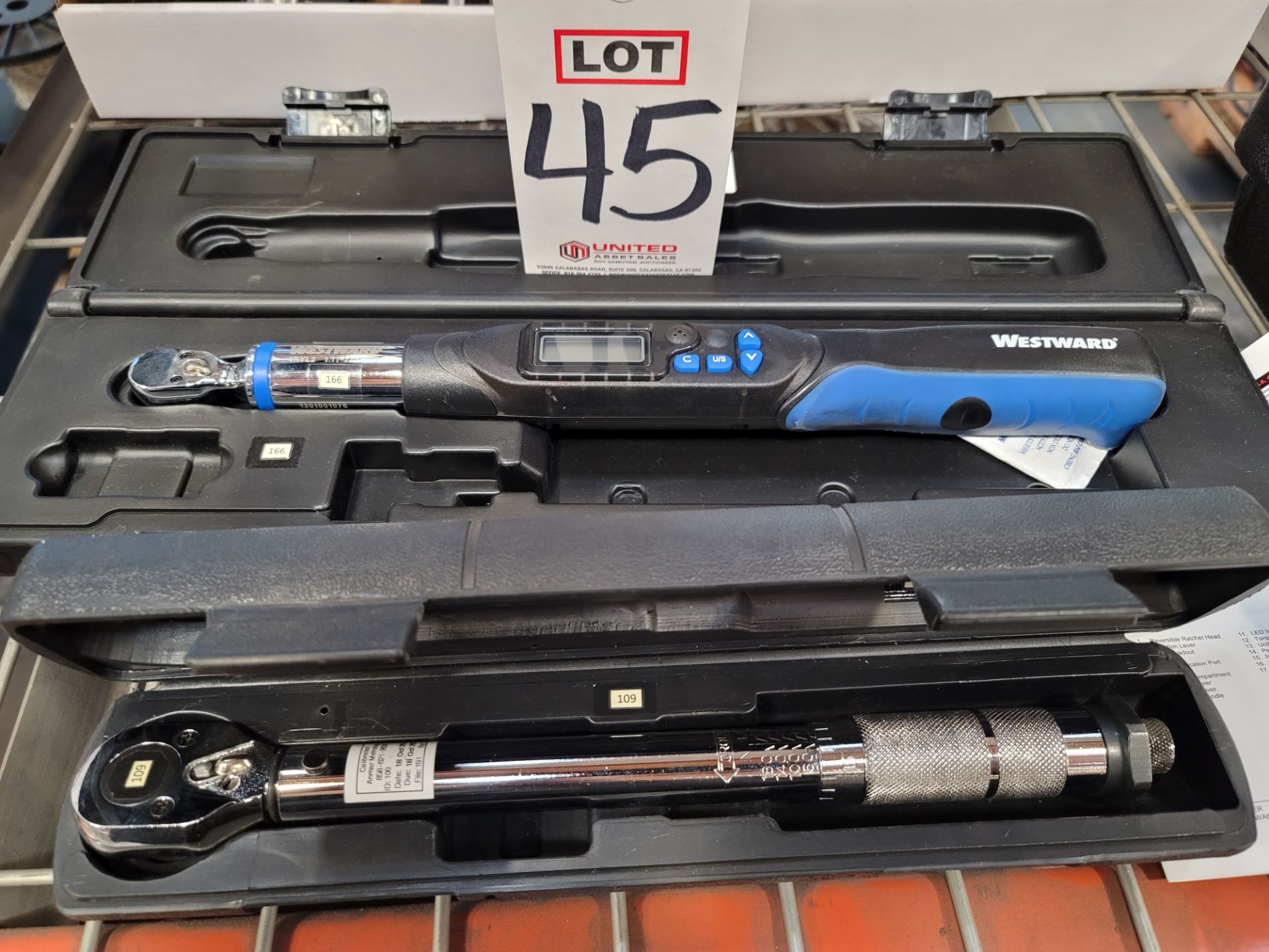 LOT - (1) WESTWARD 4RYL2 DIGITAL TORQUE WRENCH AND (1) PITTSBURGH CLICK-TYPE TORQUE WRENCH