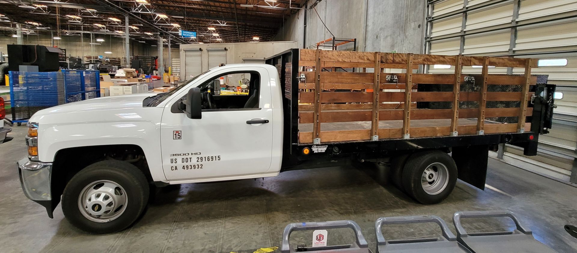 2016 CHEVROLET SILVERADO 3500 HD 13' STAKE BED TRUCK W/ TOMMY LIFT LIFTGATE, GASOLINE, 27,975 MILES, - Image 3 of 15