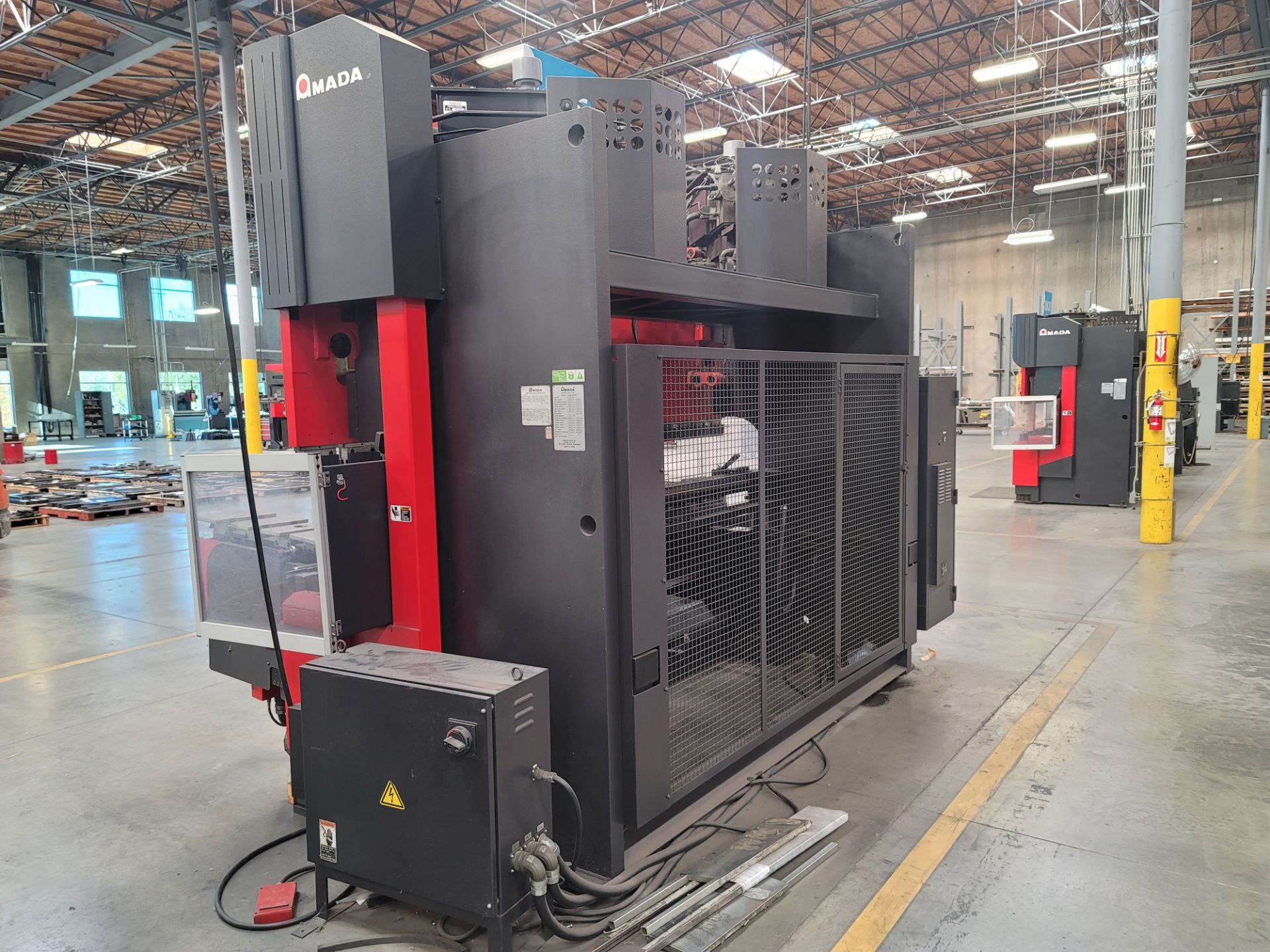 2010 AMADA HDS-1303NT 143 TON X 3 METER SERVO HYDRAULIC CNC PRESS BRAKE, 127" MAX BEND LENGTH, - Image 10 of 13