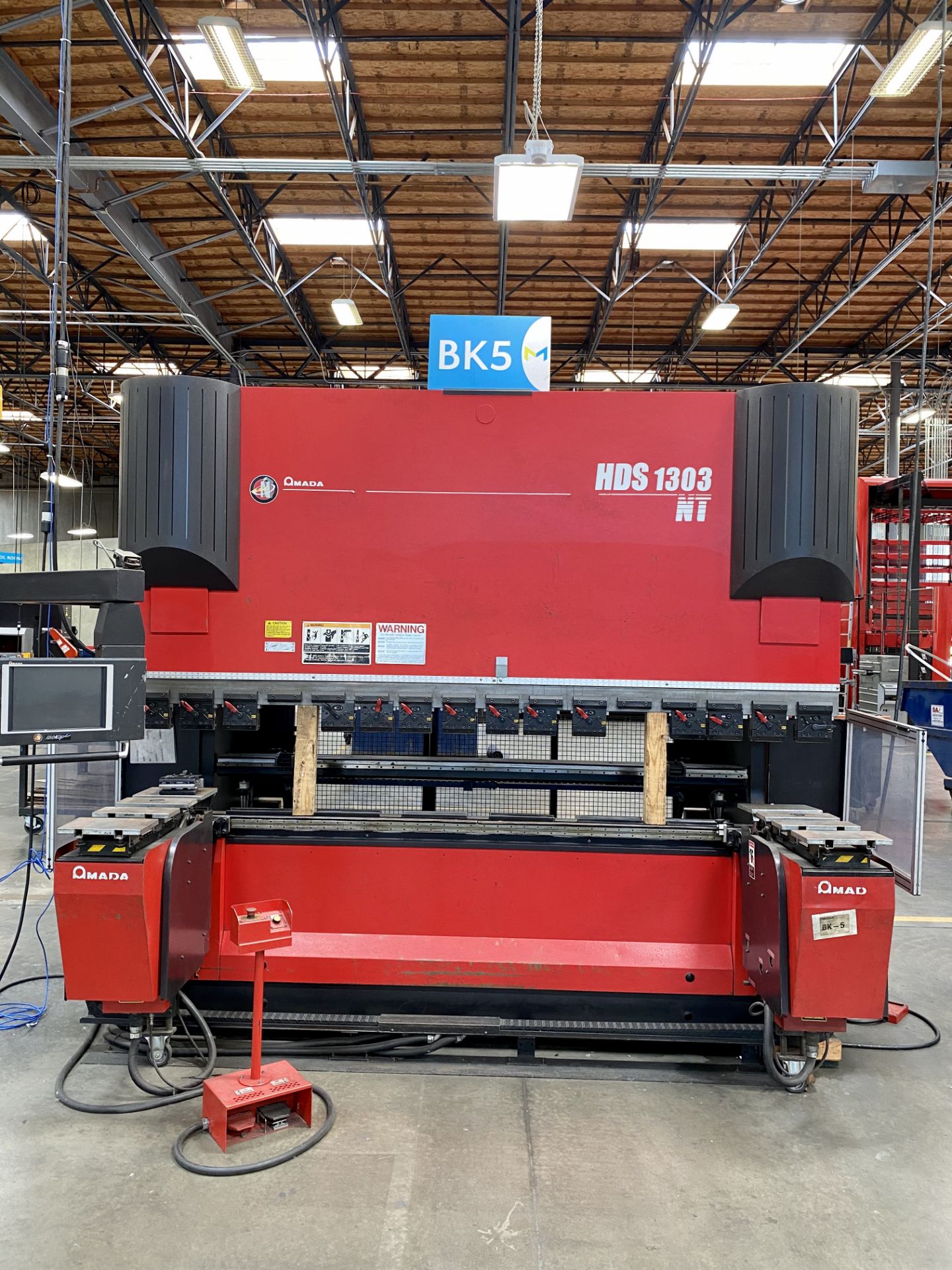 2010 AMADA HDS-1303NT 143 TON X 3 METER SERVO HYDRAULIC CNC PRESS BRAKE, 127" MAX BEND LENGTH, - Image 3 of 13