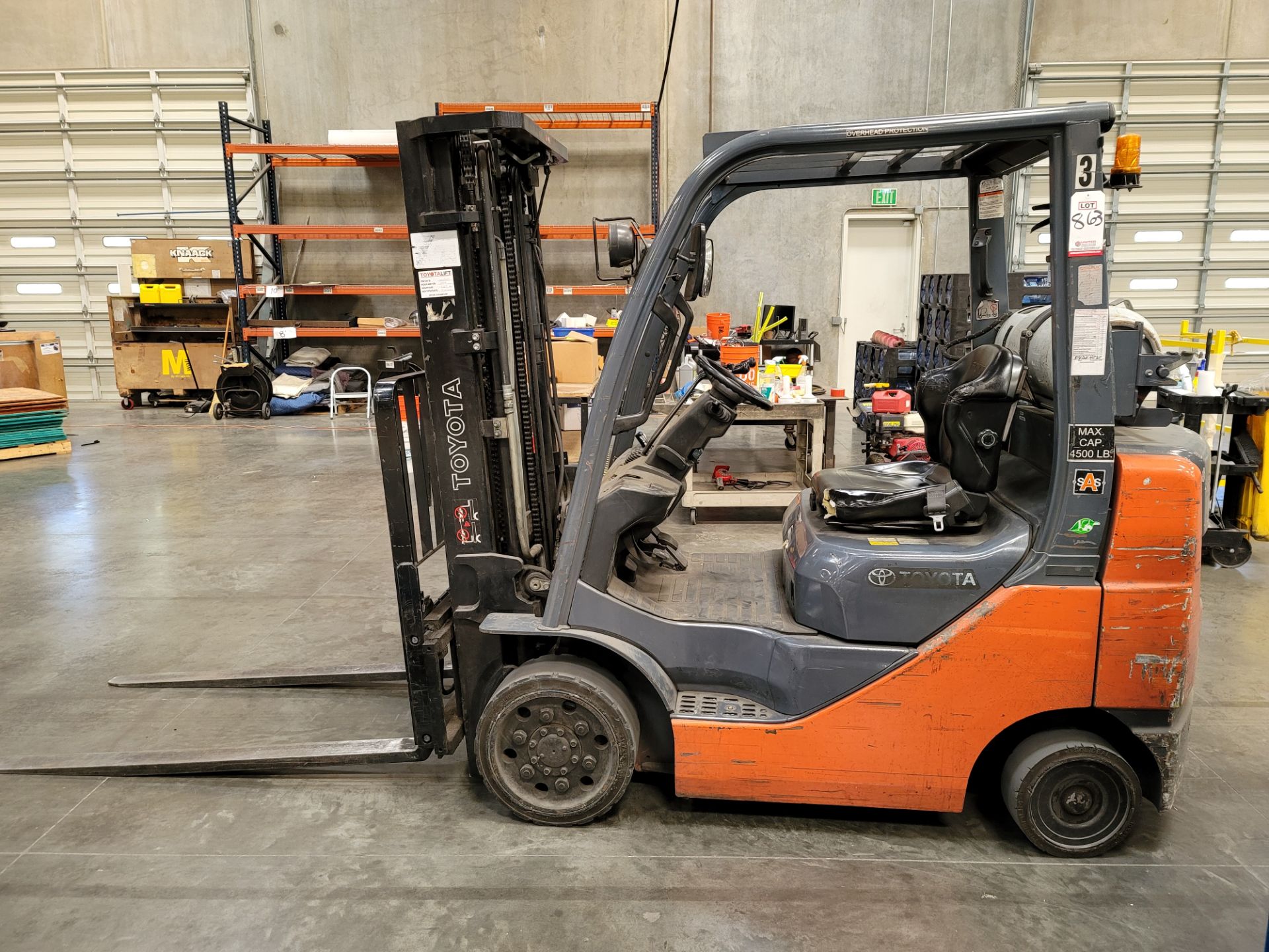 TOYOTA LP FORKLIFT, MODEL 8FGCU25, 9,120 HOURS, 5,000 LB CAPACITY, SIDE SHIFT, 3-STAGE MAST, 60"