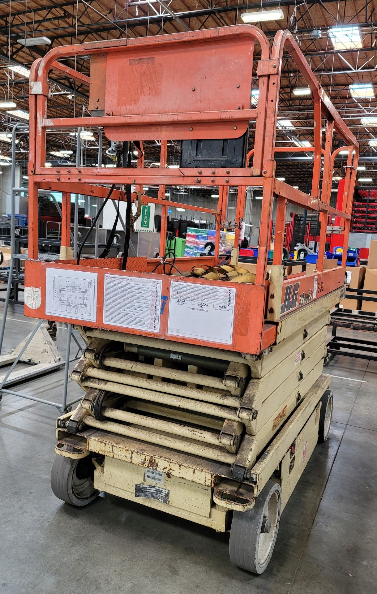 JLG 3246E2 ELECTRIC SCISSOR LIFT, 32' ELEVATED HEIGHT, APPROX. 8,700 HOURS (DELAYED PICKUP UNTIL - Image 3 of 5