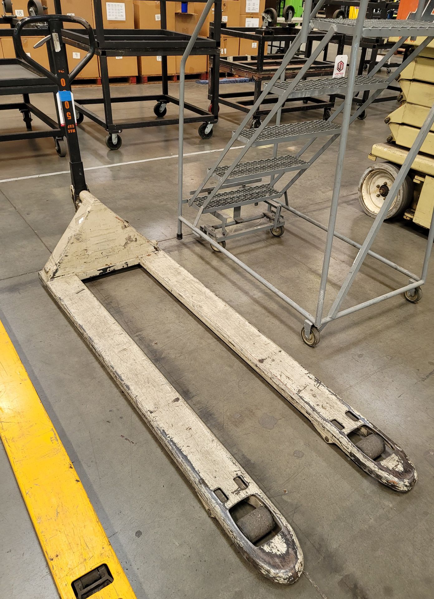 CROWN LONG FORK PALLET JACK, 71" FORKS, 5,000 LB CAPACITY - Image 2 of 2