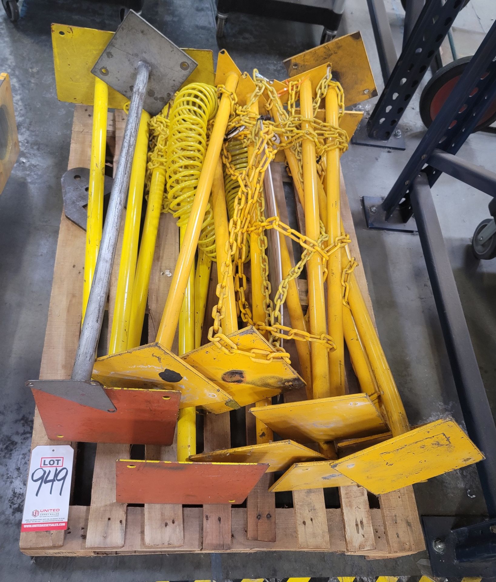 LOT - BARRICADES/STANCHIONS FOR ROPING OFF AUTOMATED MACHINES