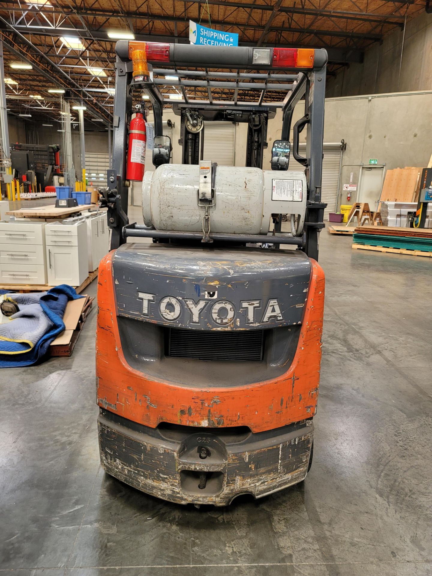 TOYOTA LP FORKLIFT, MODEL 8FGCU25, 9,120 HOURS, 5,000 LB CAPACITY, SIDE SHIFT, 3-STAGE MAST, 60" - Image 4 of 6